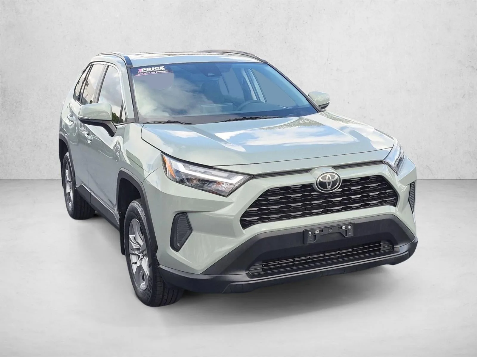 2022 Toyota RAV4 XLE photo 3