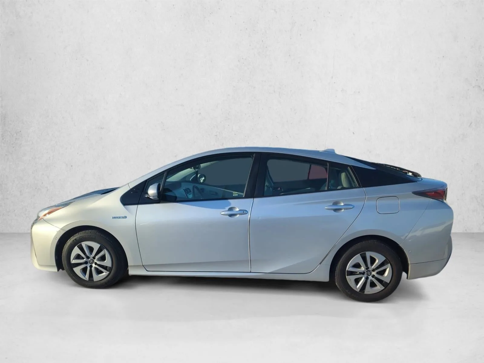 2017 Toyota Prius Three (GS) photo 6