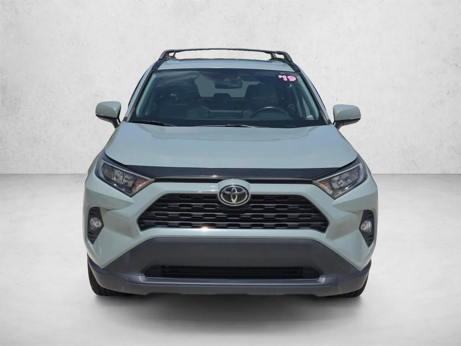 2019 Toyota RAV4 XLE Premium FWD (Natl) photo 2