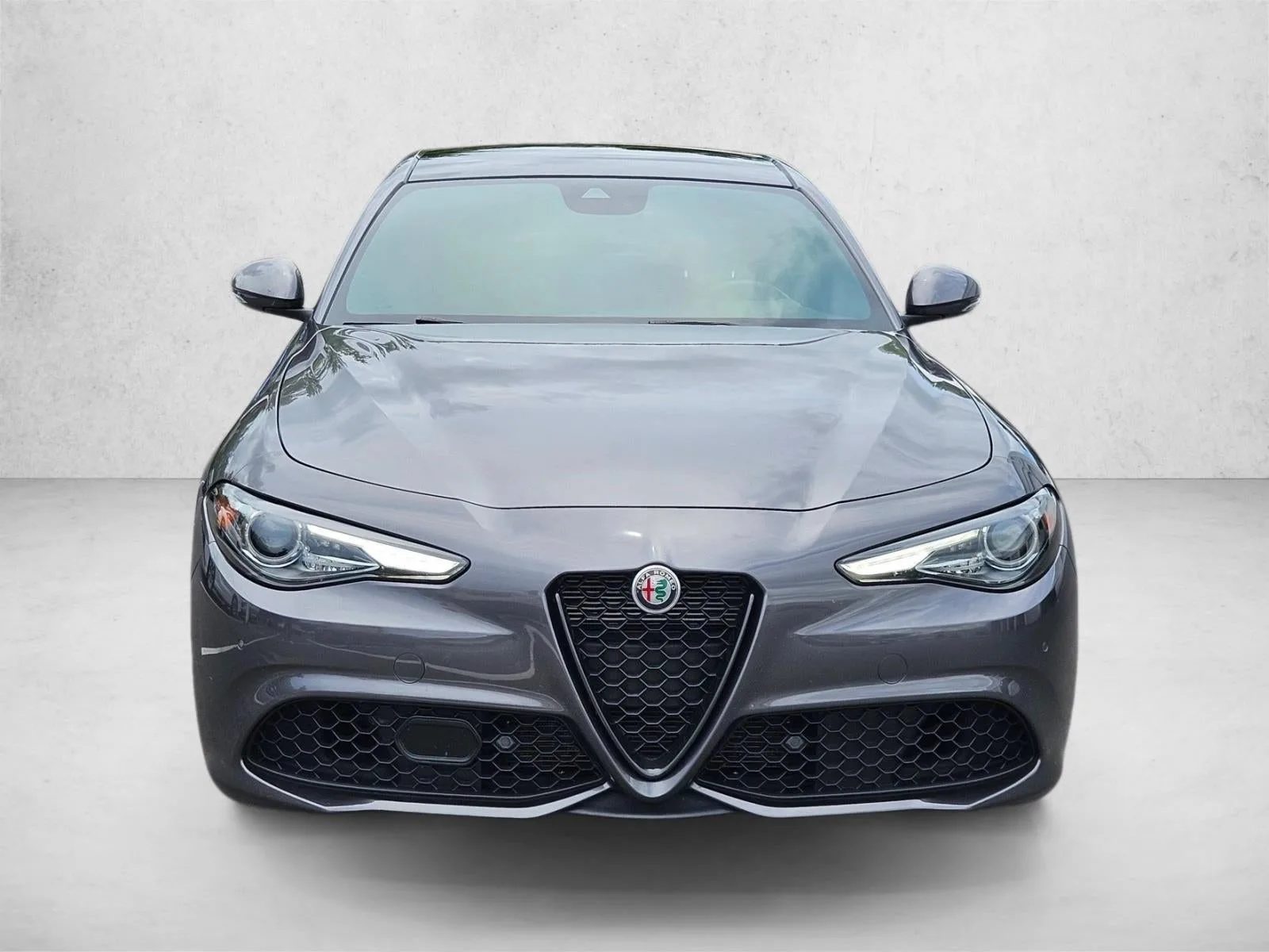 2022 Alfa Romeo Giulia RWD photo 2