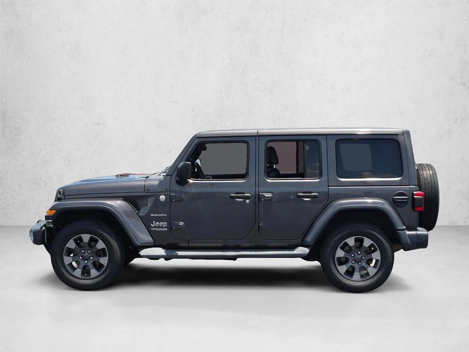 2018 Jeep Wrangler Unlimited Sahara 4x4 photo 8