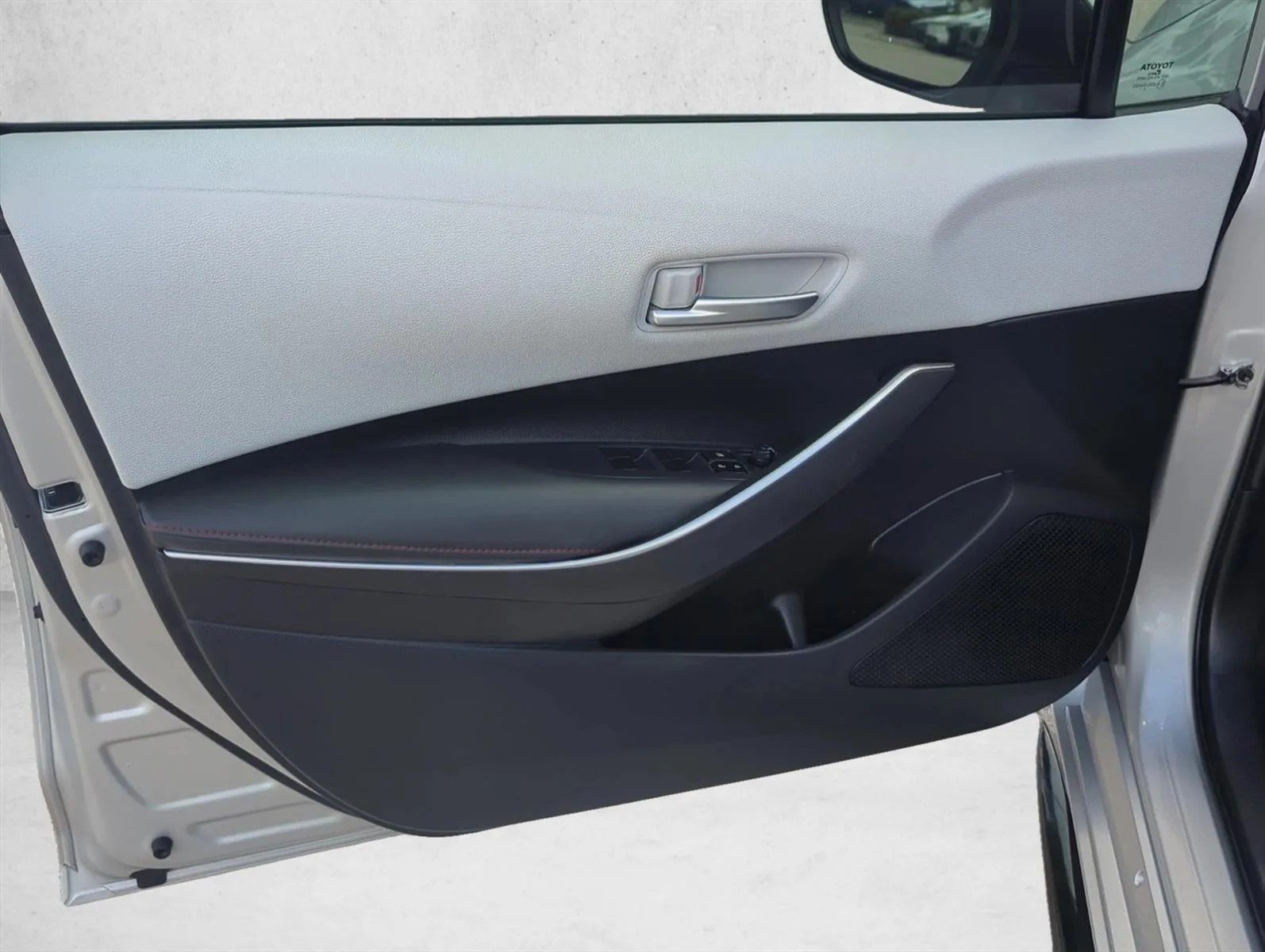 2024 Toyota Corolla SE CVT (Natl) photo 10