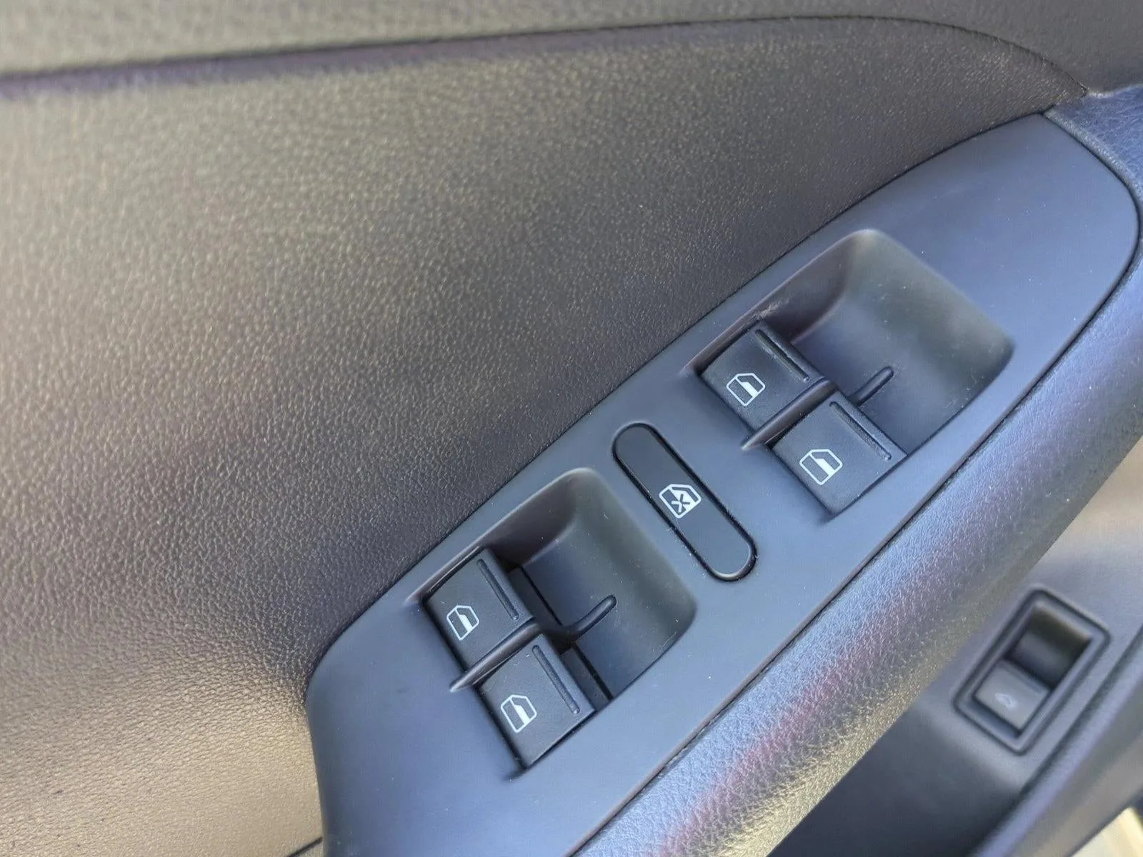 2016 Volkswagen Jetta 4dr Auto 1.4T S Sedan photo 12