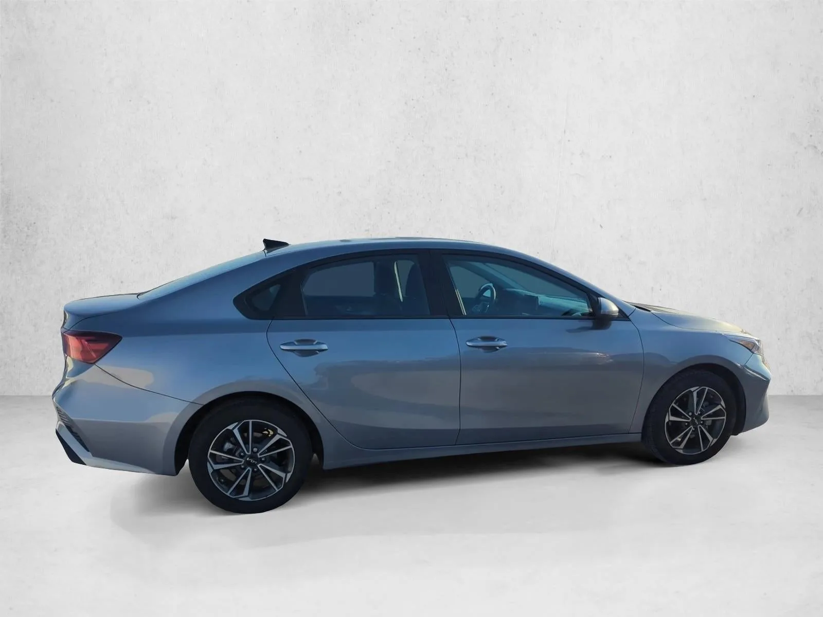 2023 Kia Forte LXS IVT photo 4