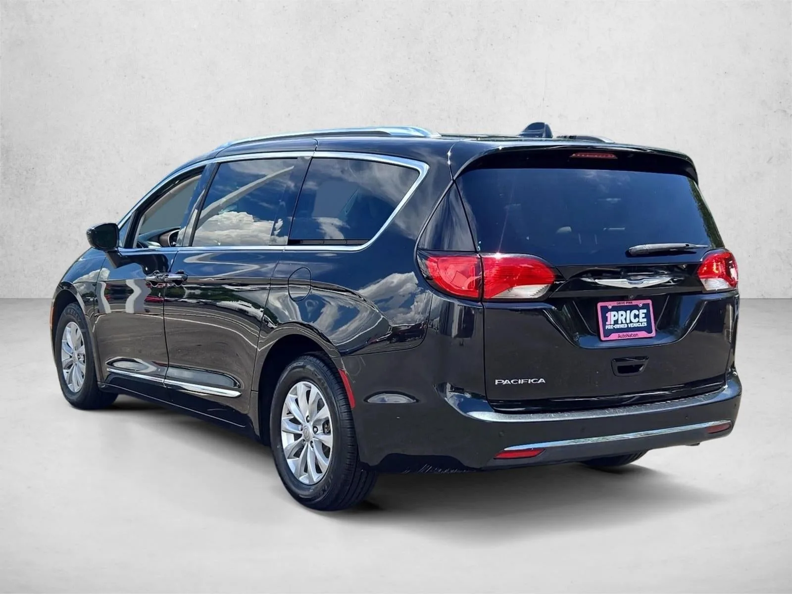 2018 Chrysler Pacifica Touring L FWD photo 8