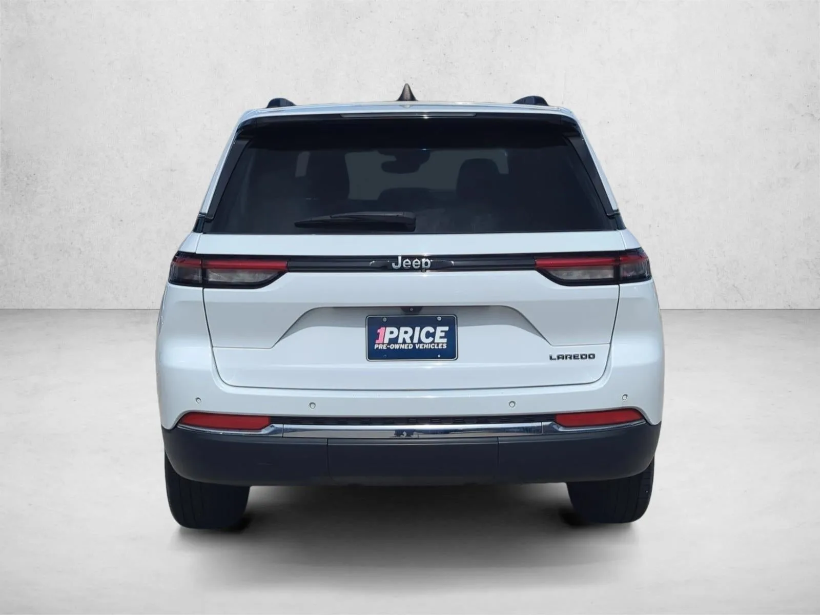 2023 Jeep Grand Cherokee Laredo 4x2 photo 6