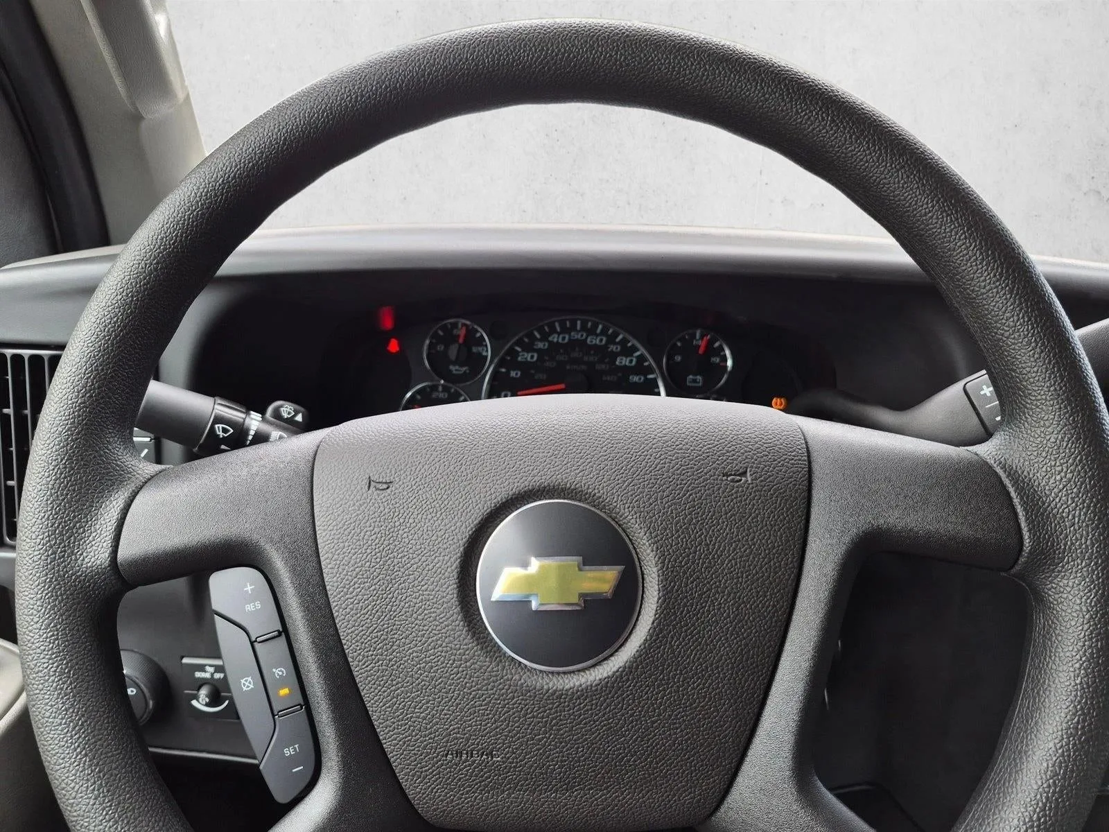 2025 Chevrolet Express Passenger 1LT photo 9