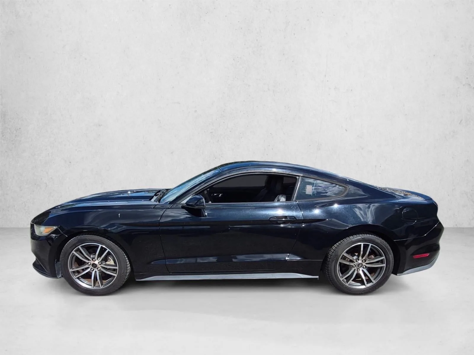 2015 Ford Mustang EcoBoost photo 3