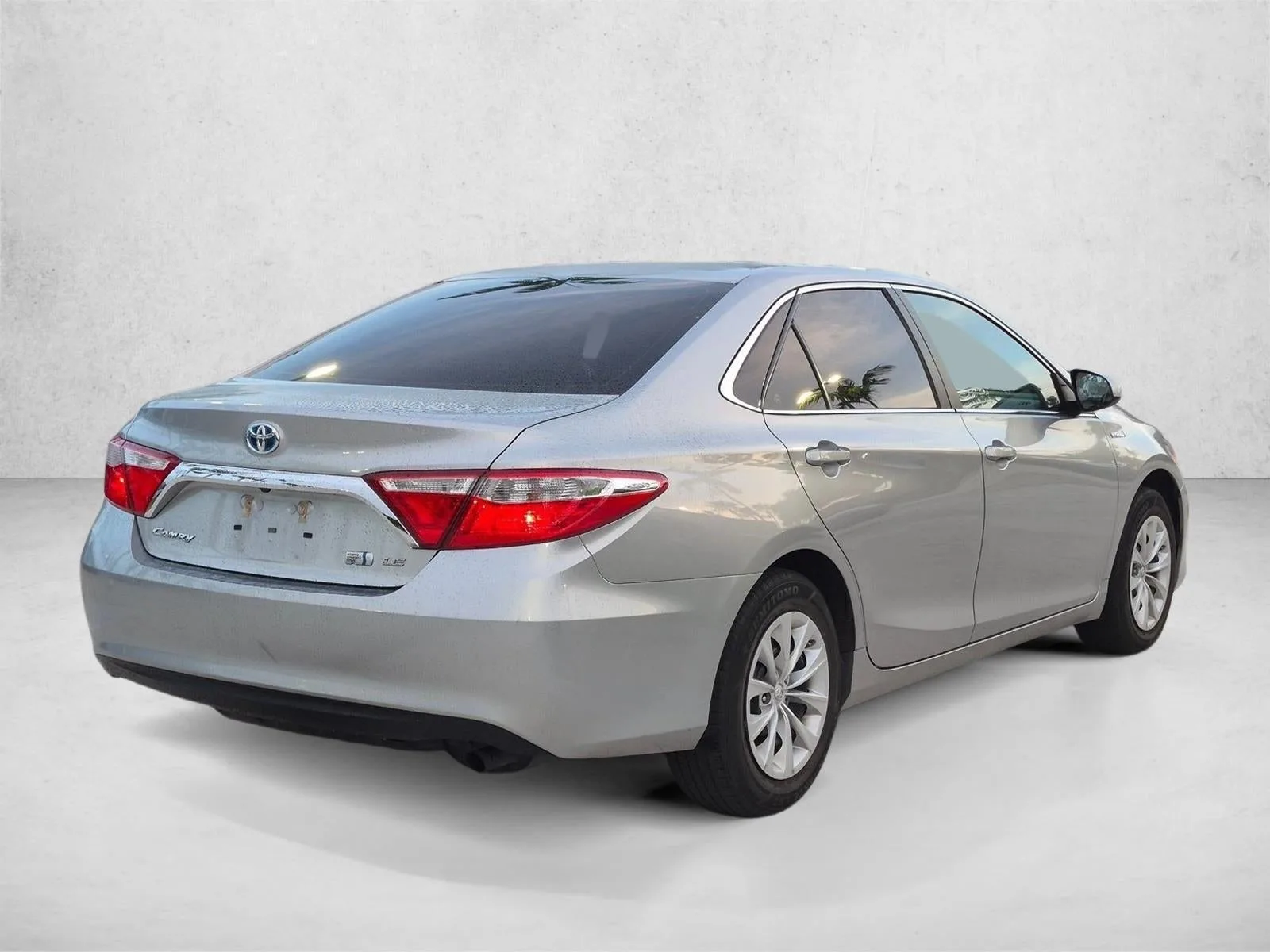 2017 Toyota Camry Hybrid LE CVT (Natl) photo 5