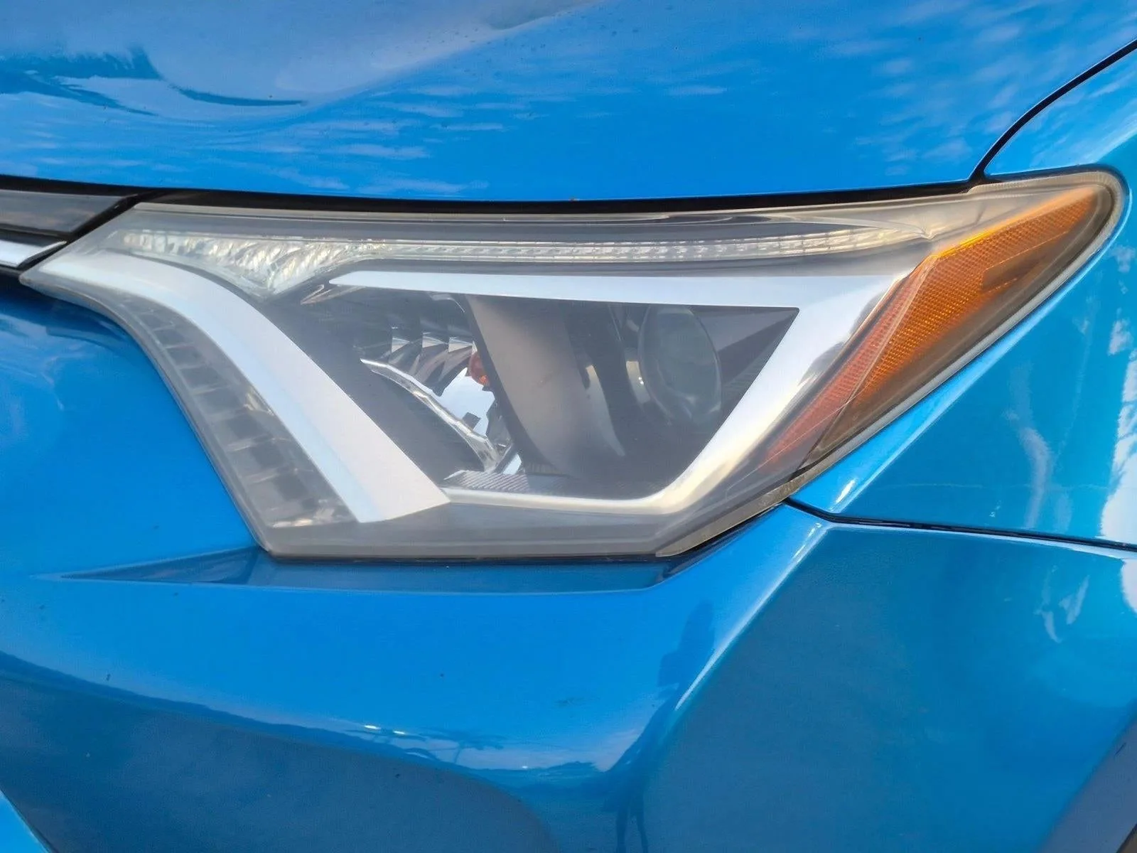 2018 Toyota RAV4 LE FWD (GS) photo 10