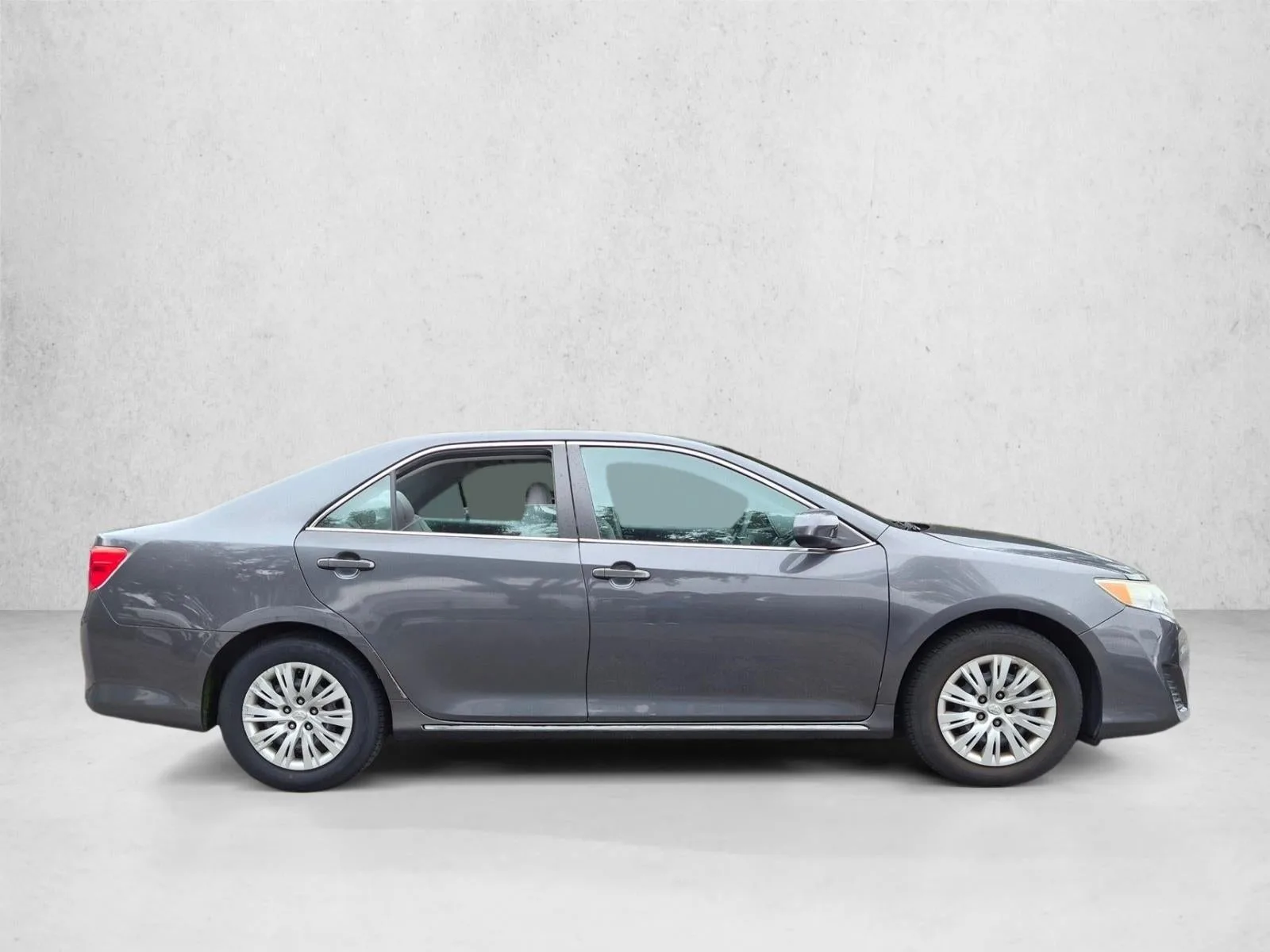 2012 Toyota Camry 4dr Sdn I4 Auto LE (Natl) photo 5