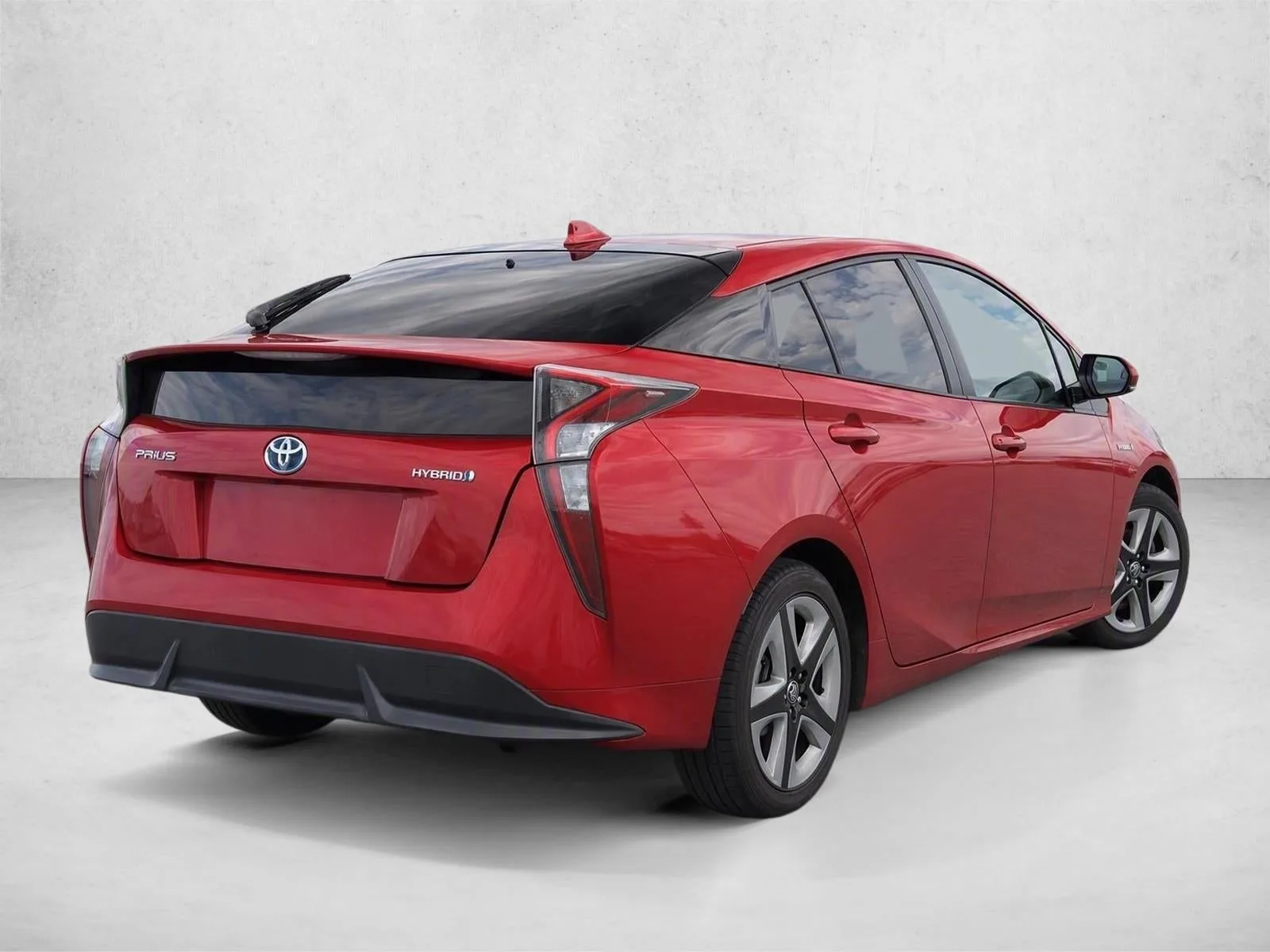 2016 Toyota Prius 5dr HB Three Touring (Natl) photo 7