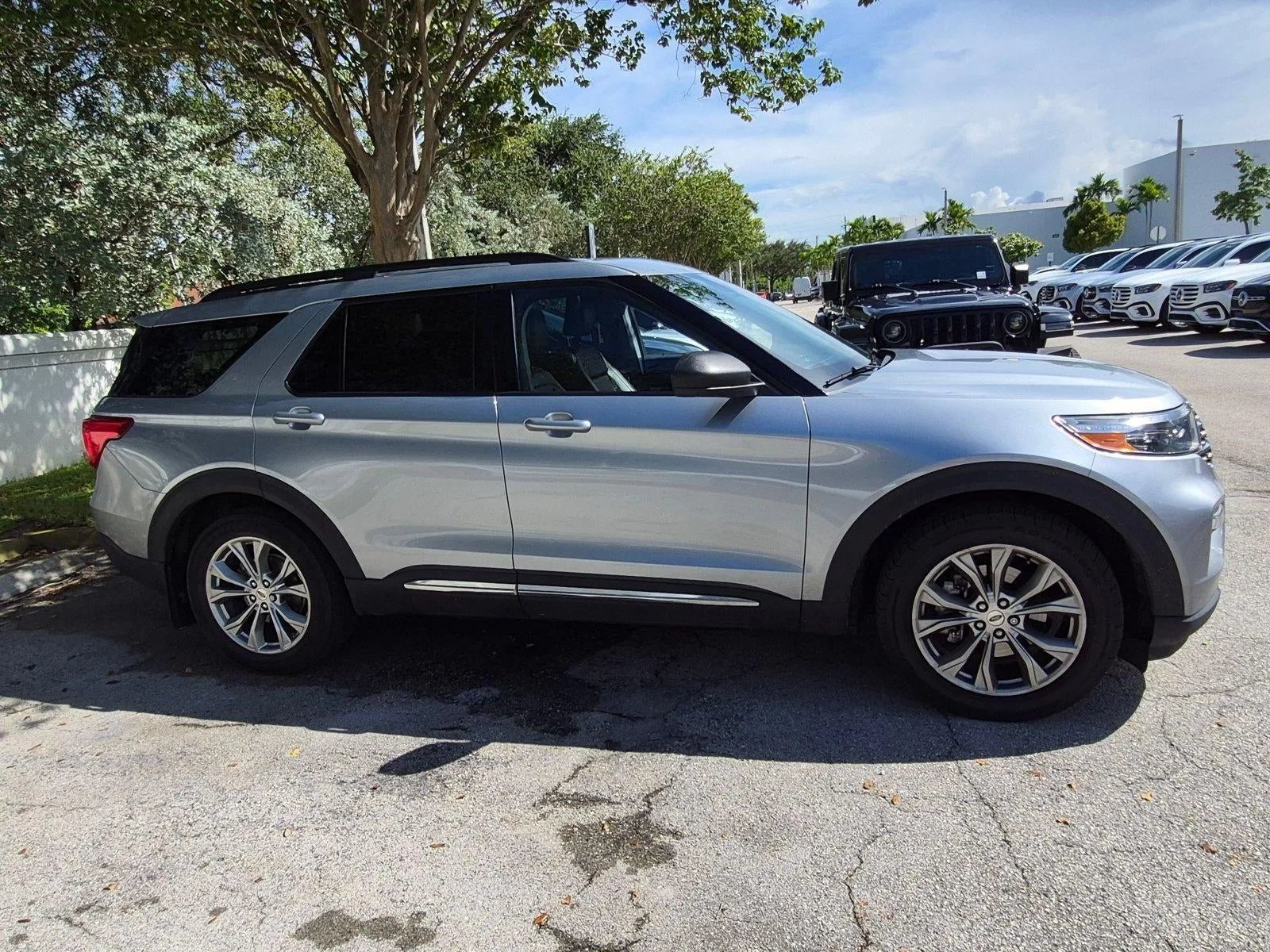2022 Ford Explorer XLT RWD photo 4