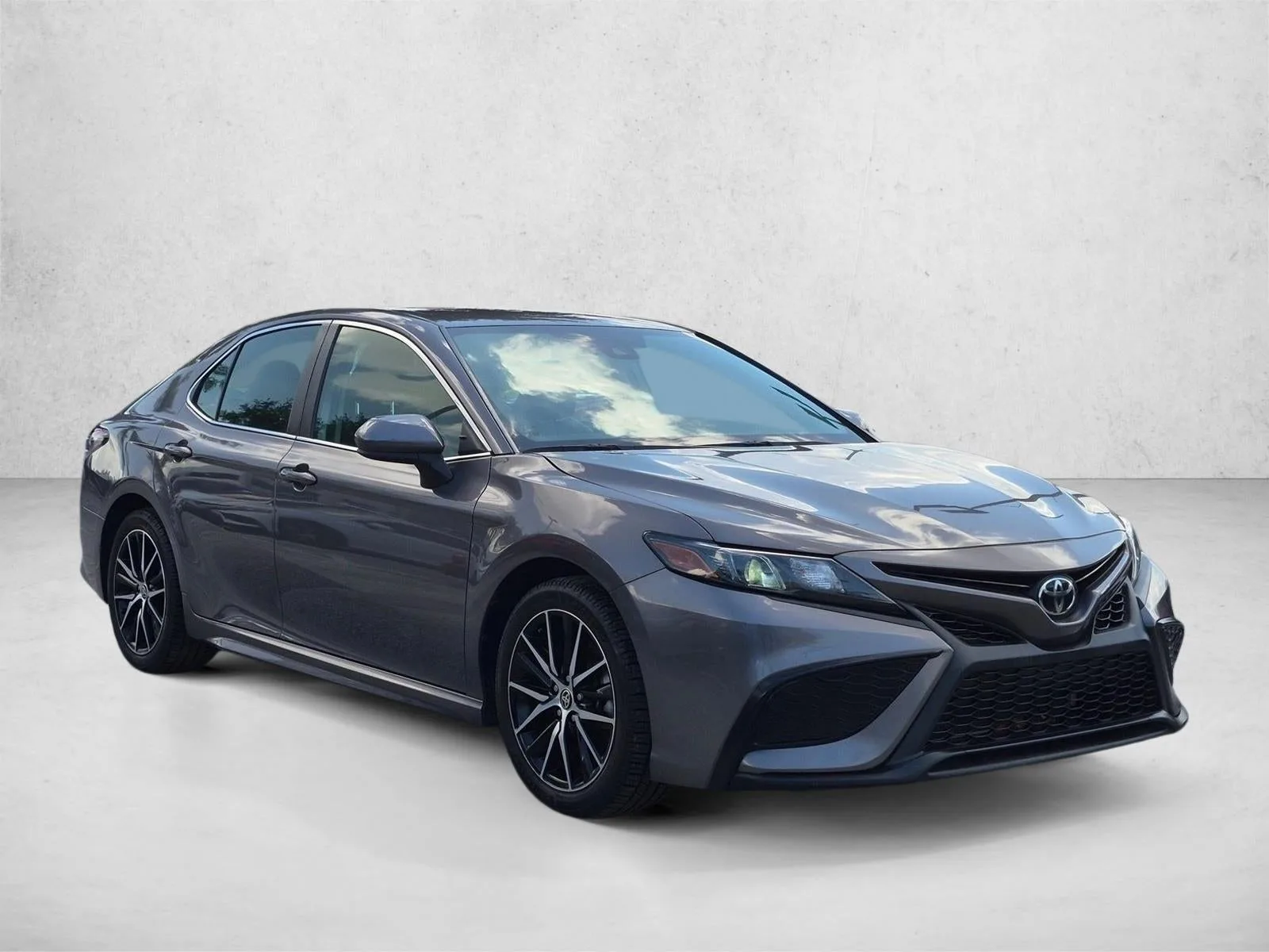 2021 Toyota Camry SE Auto (SE) photo 3