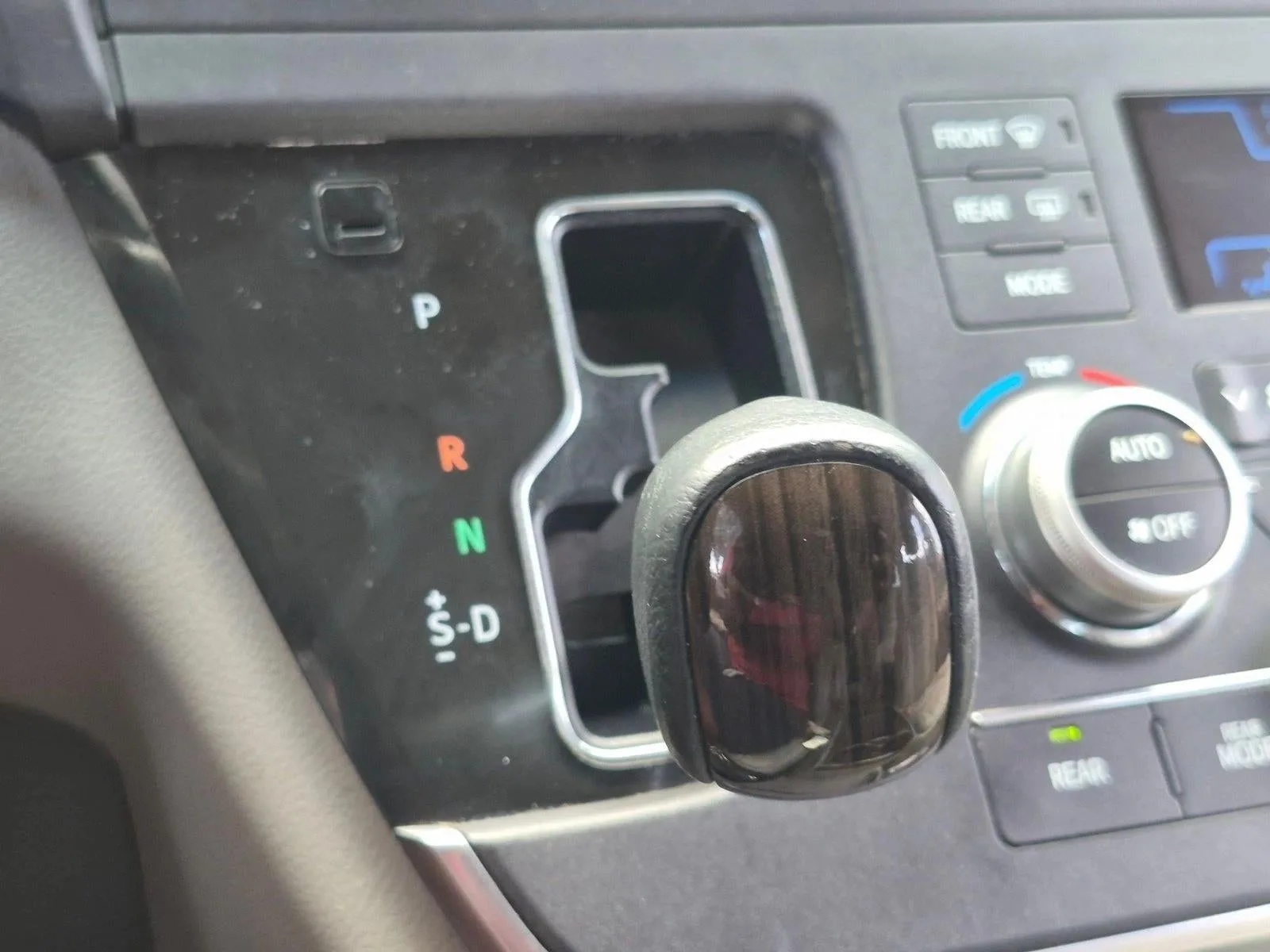 2017 Toyota Sienna XLE 8 Passenger photo 10
