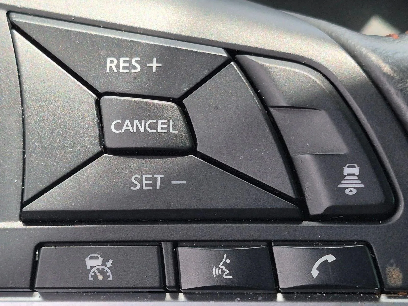2024 Nissan Sentra SR CVT photo 11