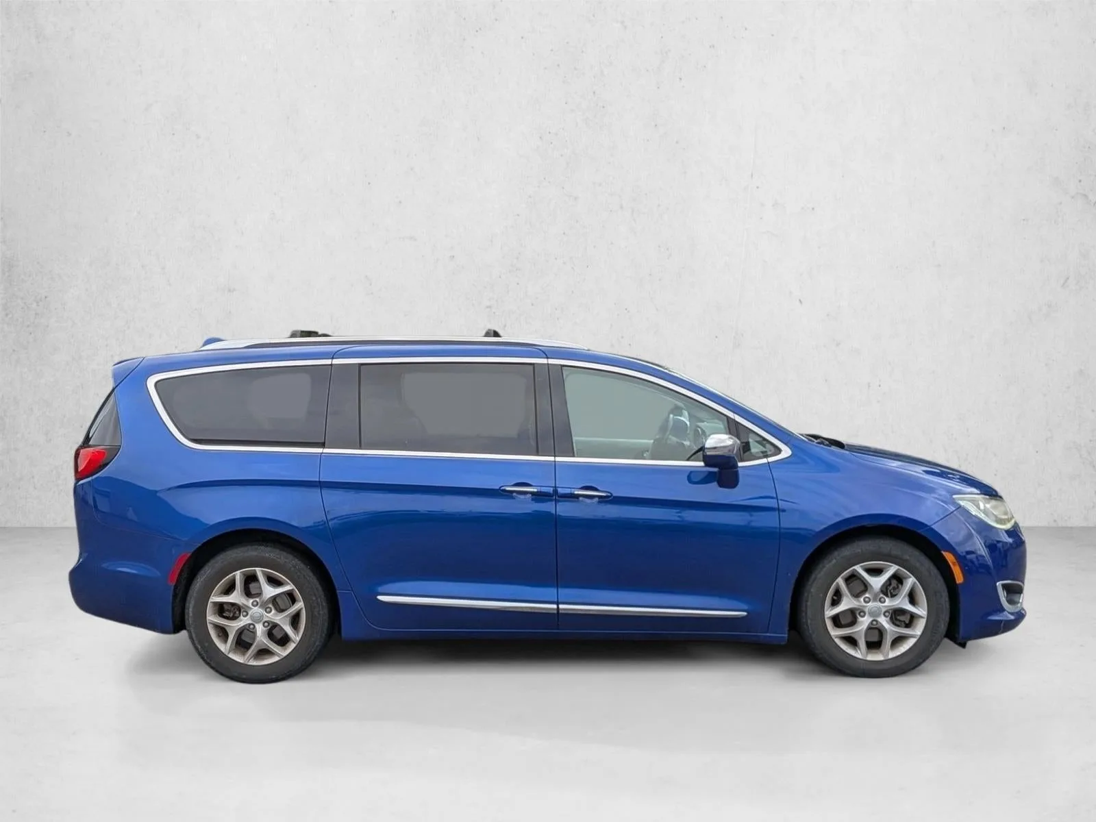 2020 Chrysler Pacifica Limited FWD photo 5