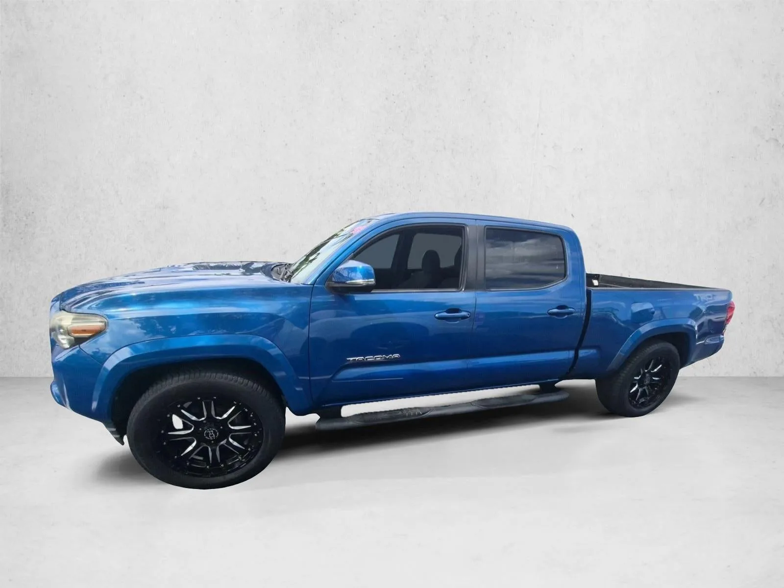 2018 Toyota Tacoma TRD Sport photo 9