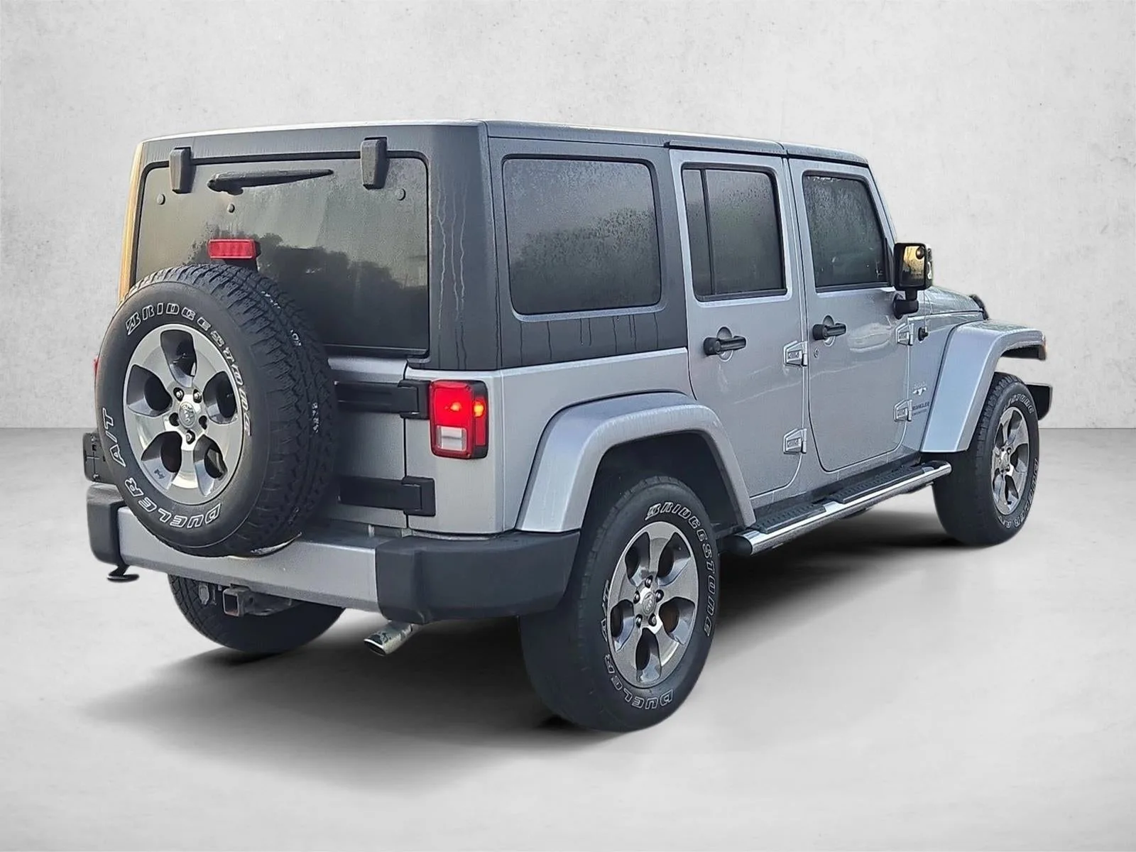 2016 Jeep Wrangler Unlimited 4WD 4dr Sahara photo 5