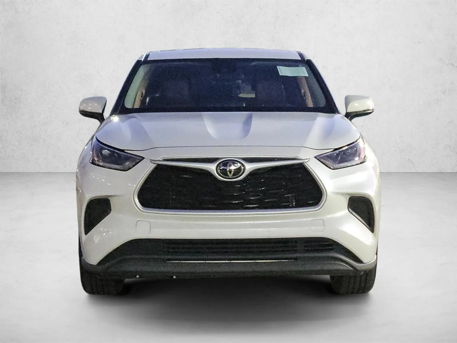 2021 Toyota Highlander L FWD (Natl) photo 2