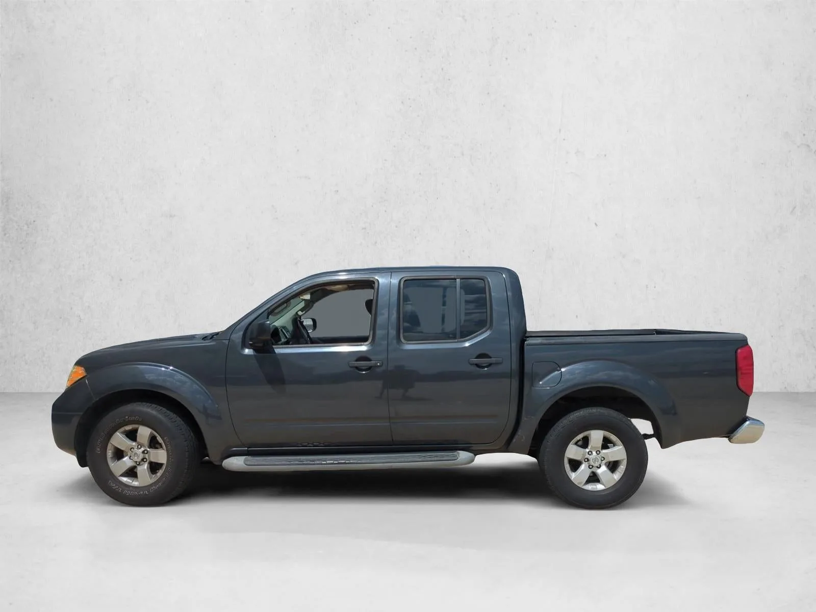 2012 Nissan Frontier 2WD Crew Cab SWB Auto SV photo 5