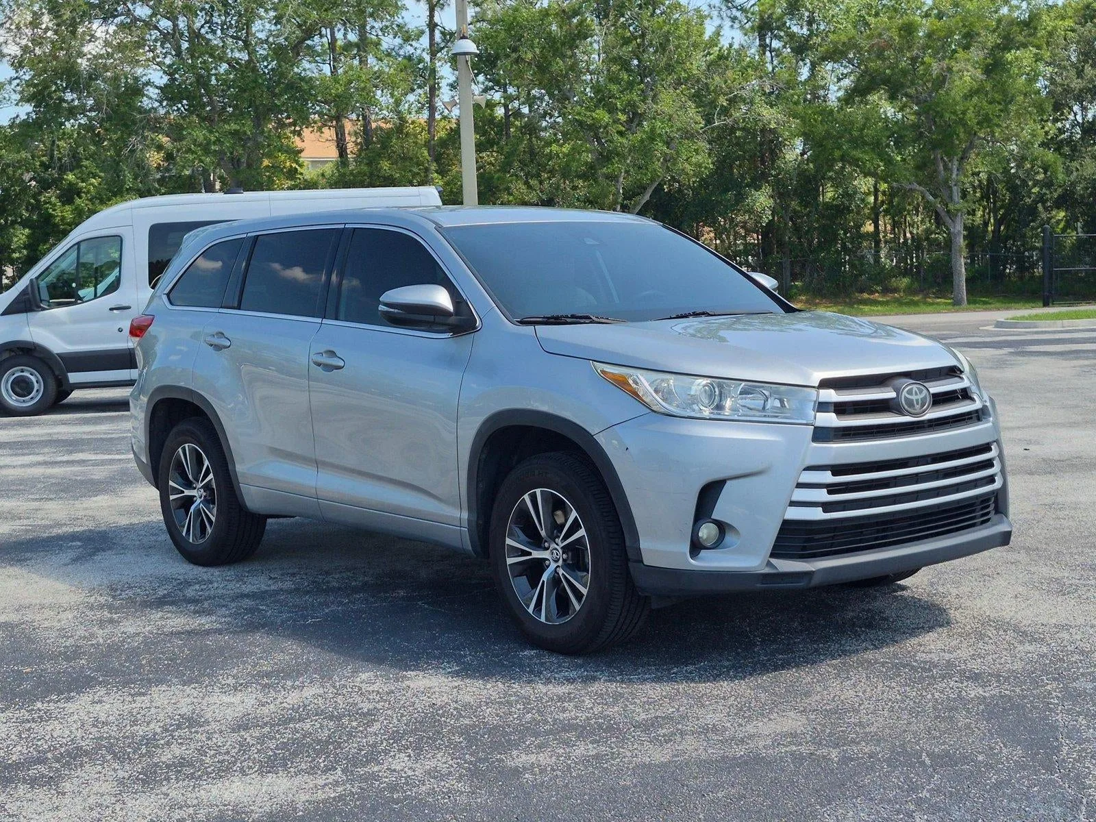 2018 Toyota Highlander LE I4 FWD (Natl) photo 3