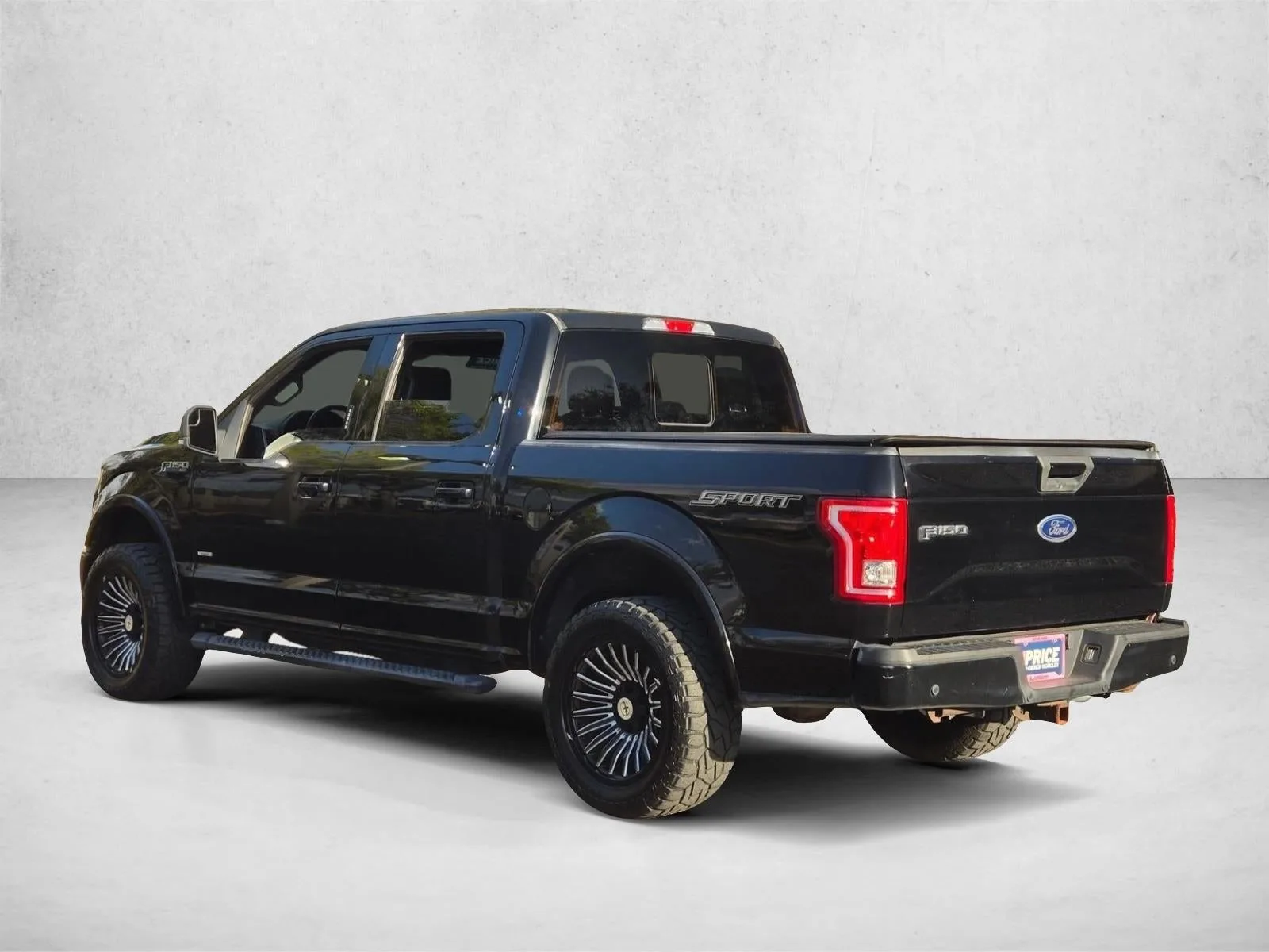2016 Ford F-150 2WD SuperCrew 5-1/2 Ft Box XLT photo 8