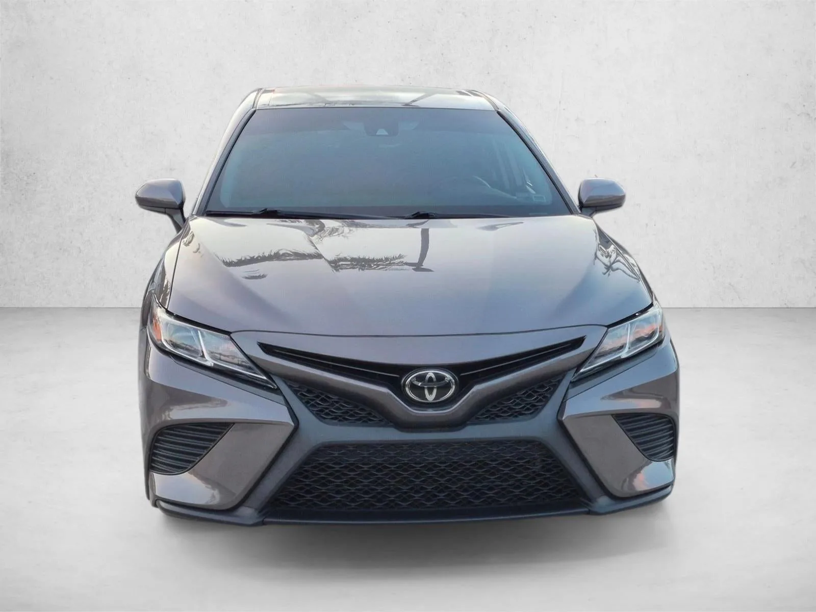 2019 Toyota Camry SE Auto (Natl) photo 2