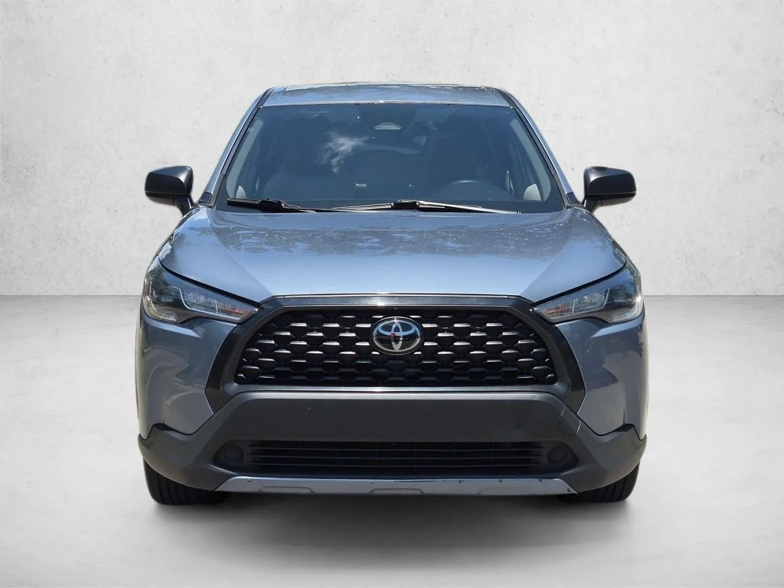2024 Toyota Corolla Cross L 2WD (Natl) photo 2