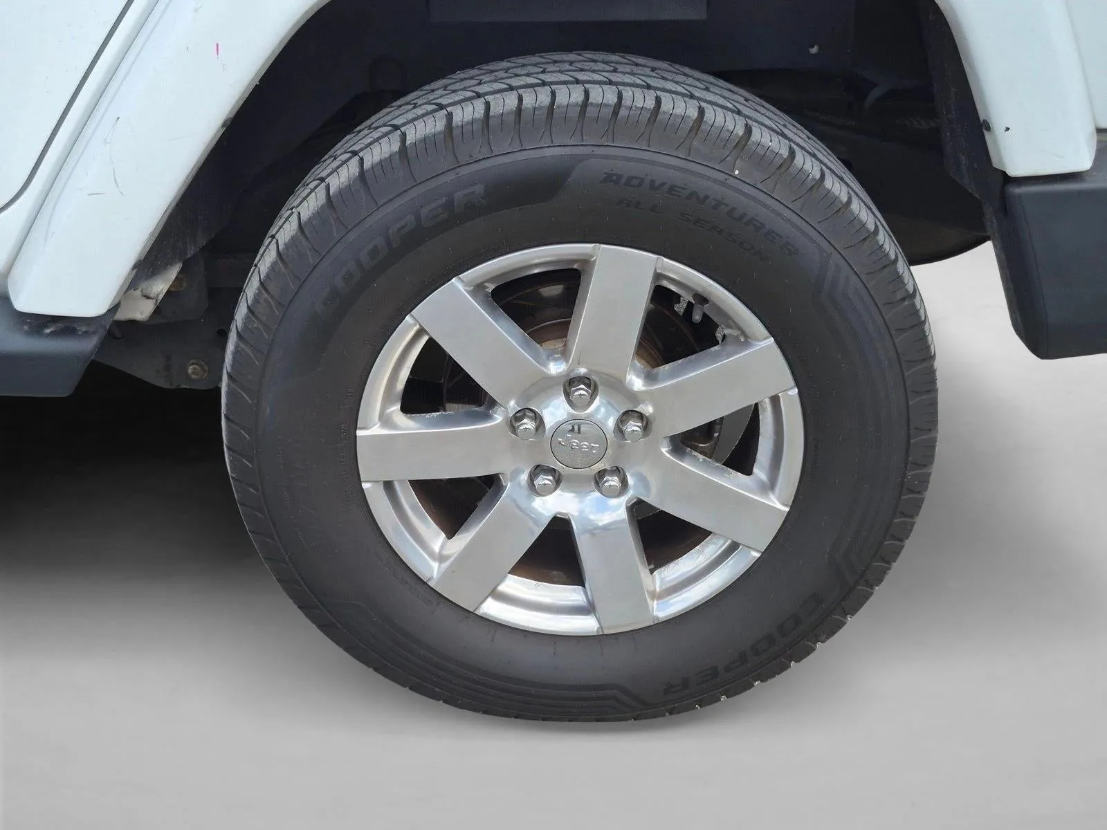 2013 Jeep Wrangler Unlimited Sahara photo 6