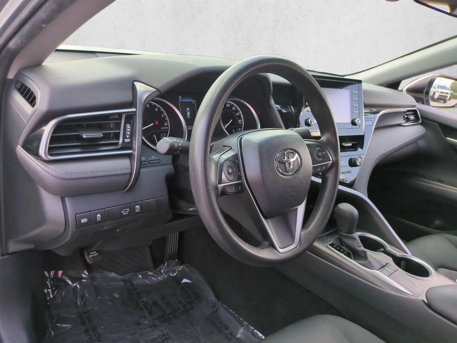 2024 Toyota Camry LE Auto (SE) photo 10