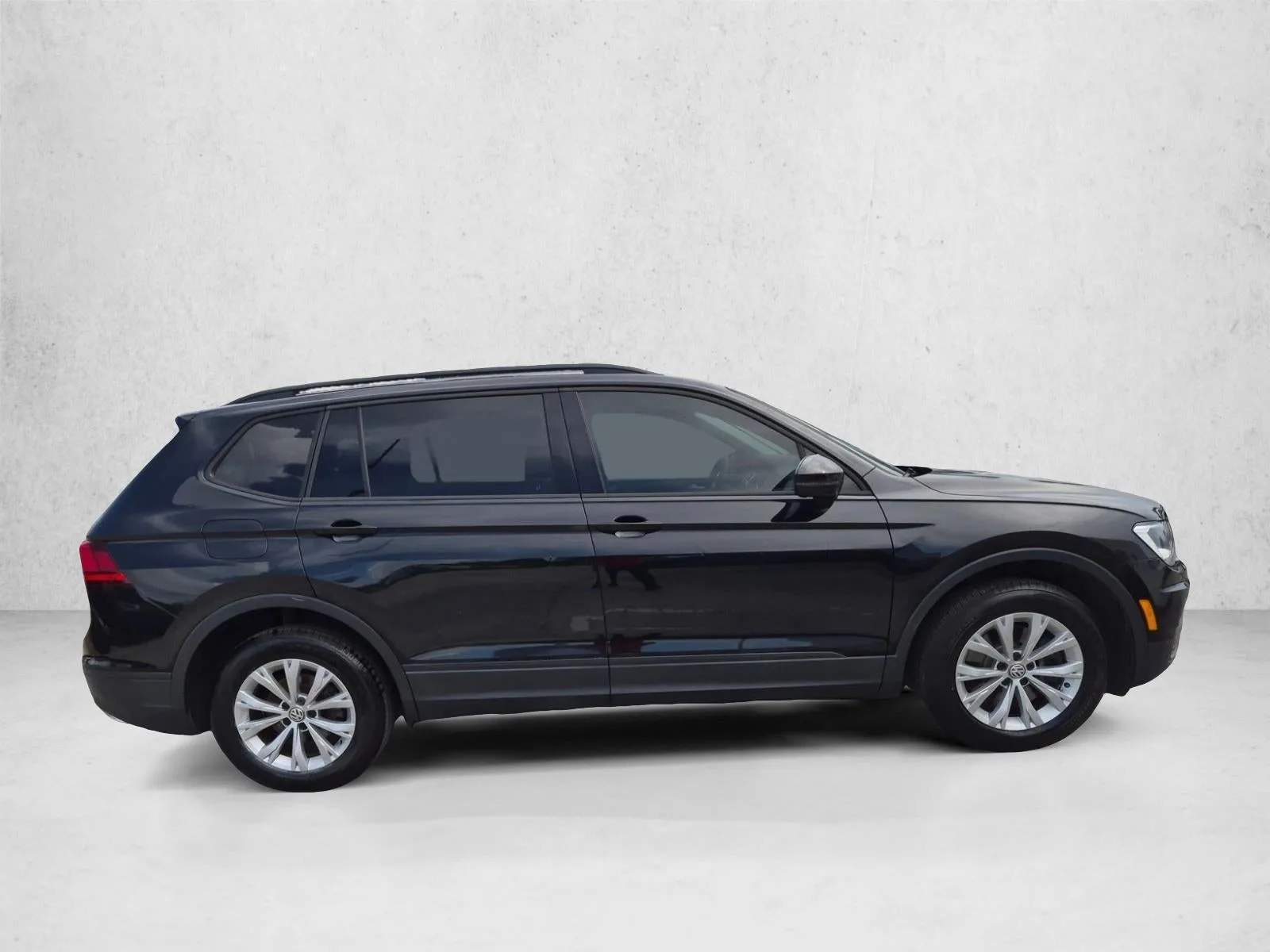 2019 Volkswagen Tiguan 2.0T S FWD photo 4
