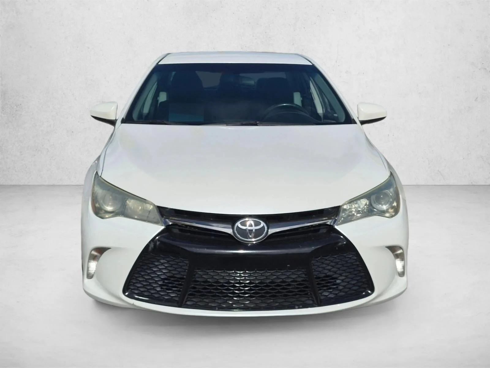 2015 Toyota Camry 4dr Sdn I4 Auto SE (SE) photo 2