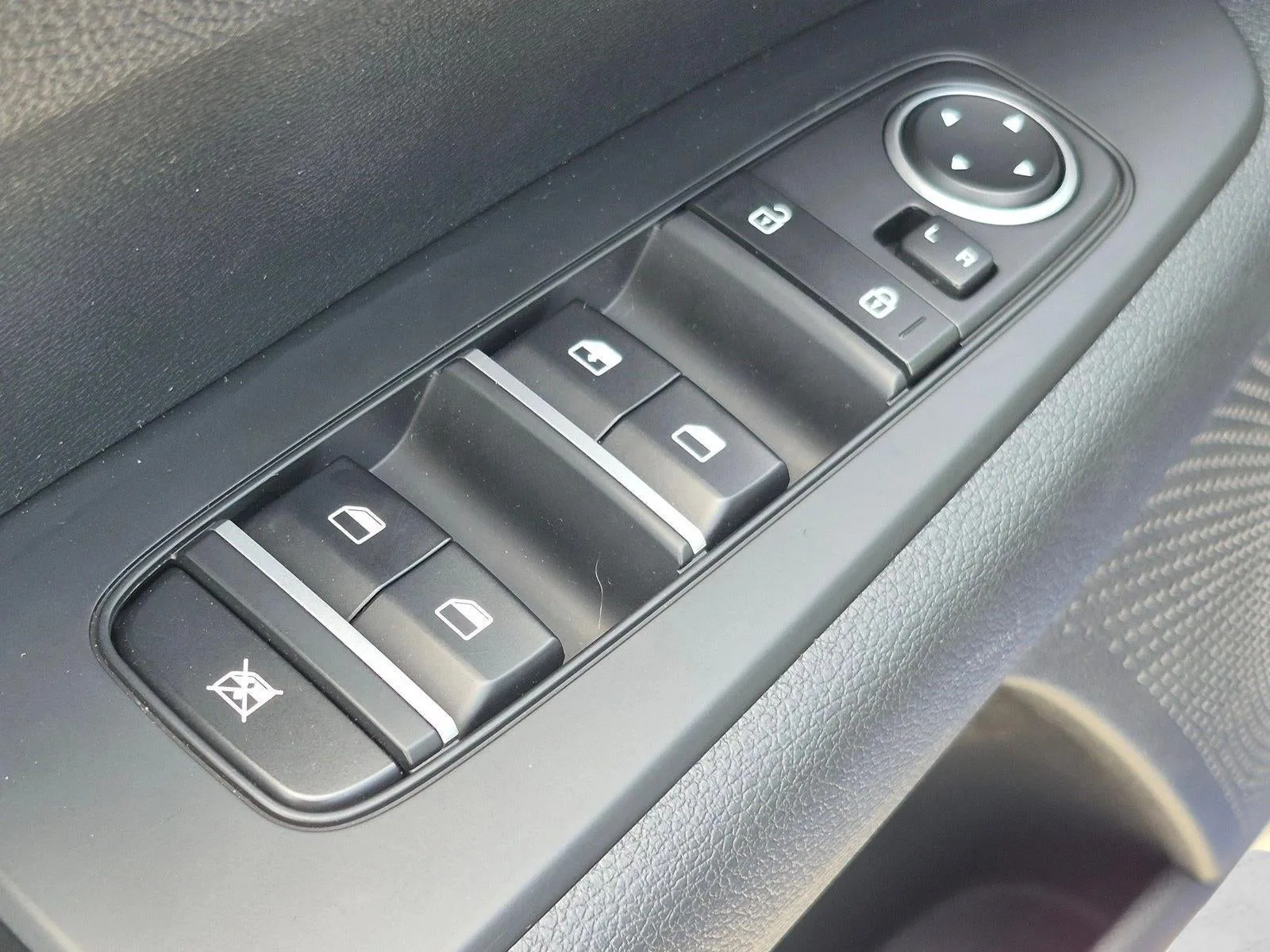 2023 Kia Forte LXS IVT photo 12