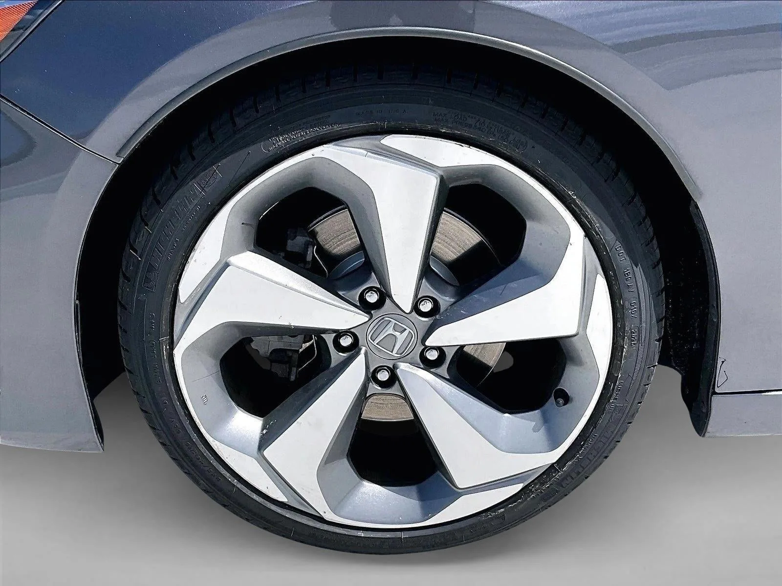 2019 Honda Accord Sedan Touring 2.0T photo 10