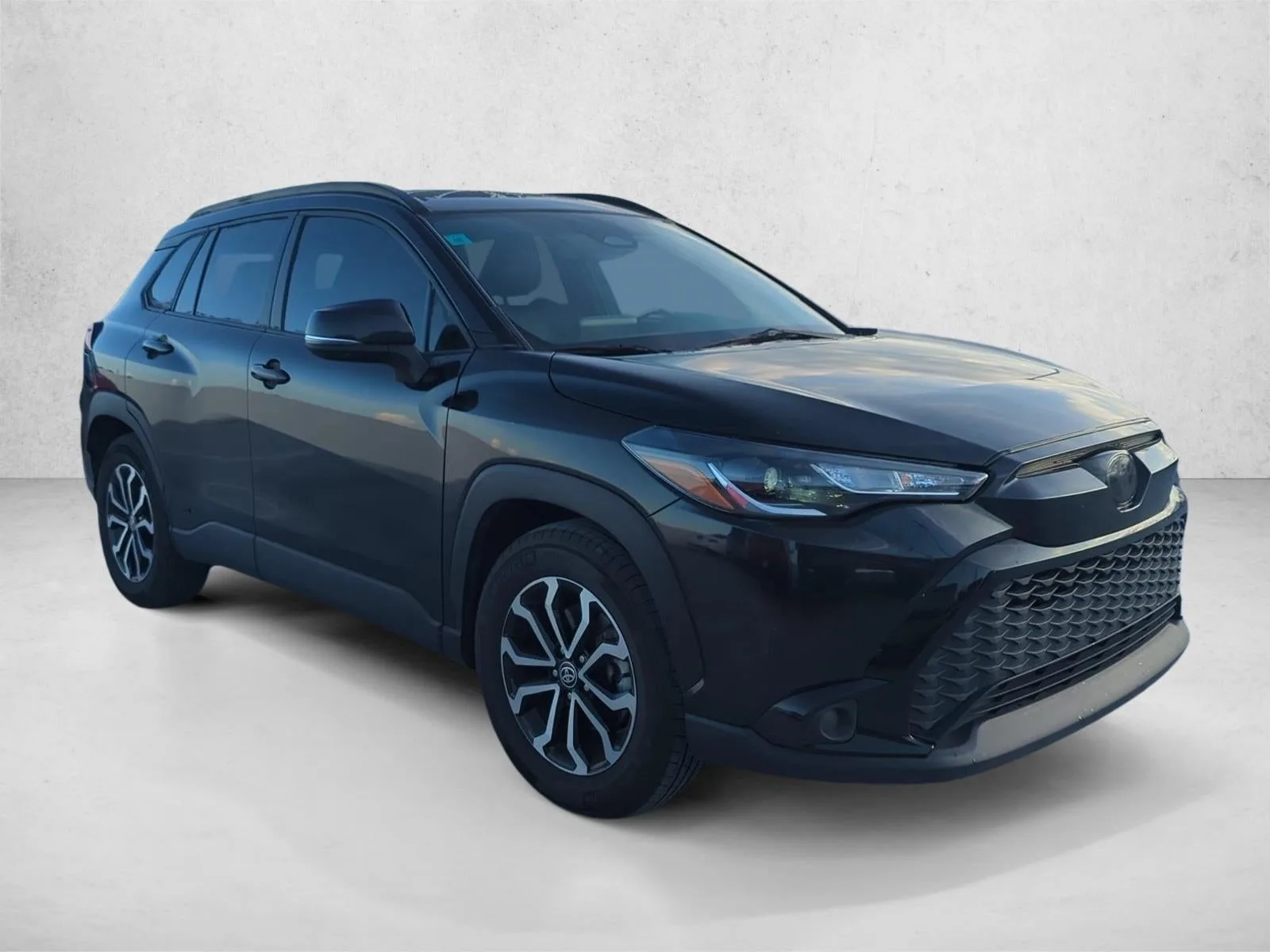 2023 Toyota Corolla Cross Hybrid SE 4WD (Natl) photo 3
