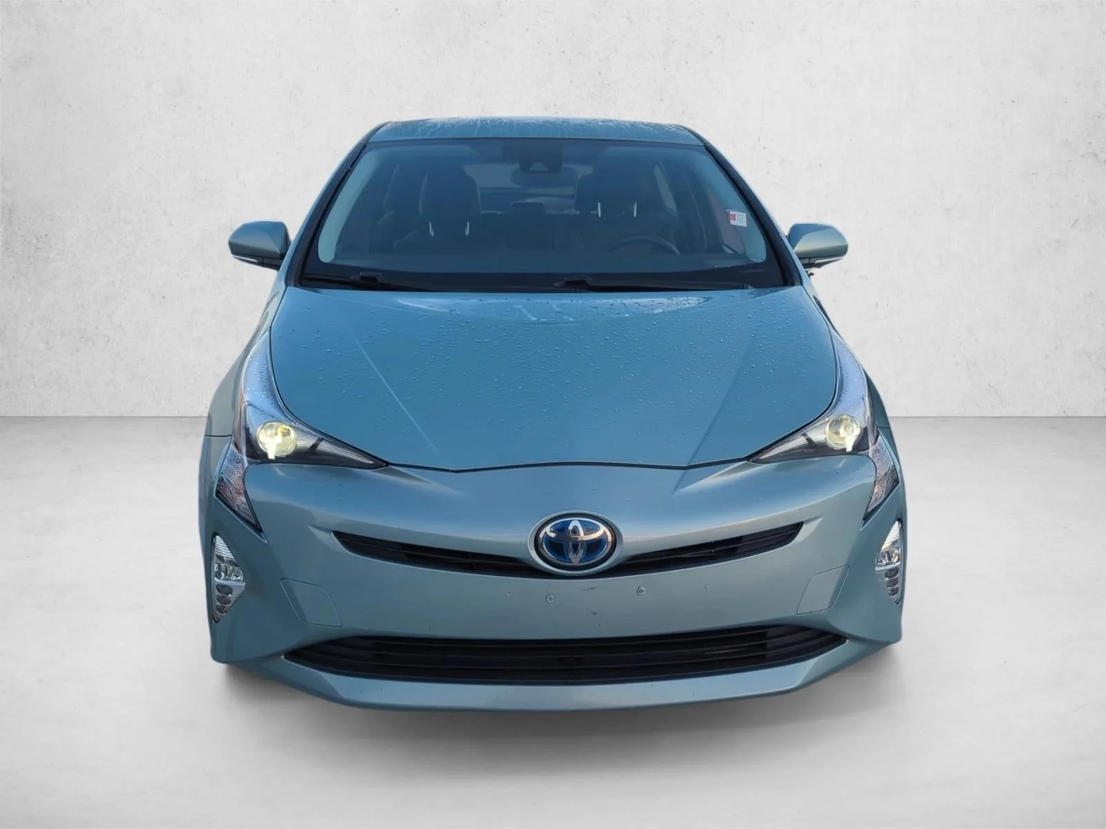 2017 Toyota Prius Three Touring (Natl) photo 3