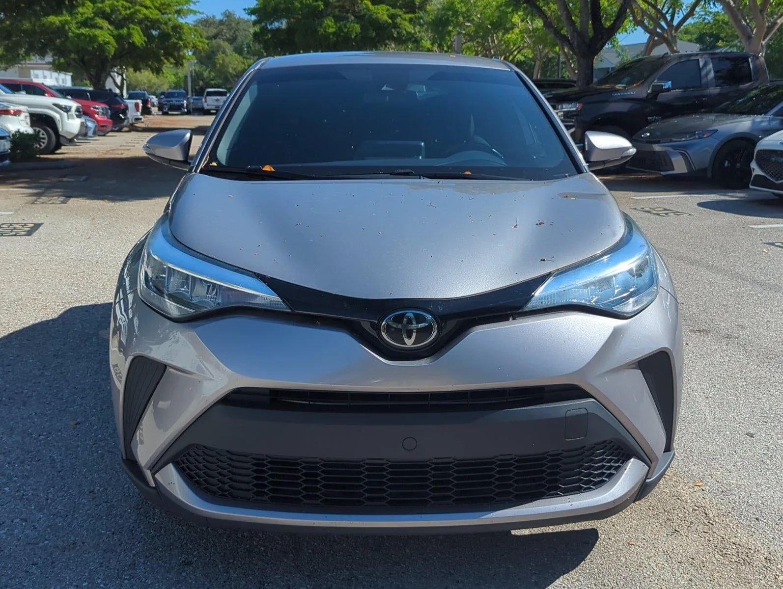 2020 Toyota C-HR XLE FWD (Natl) photo 2
