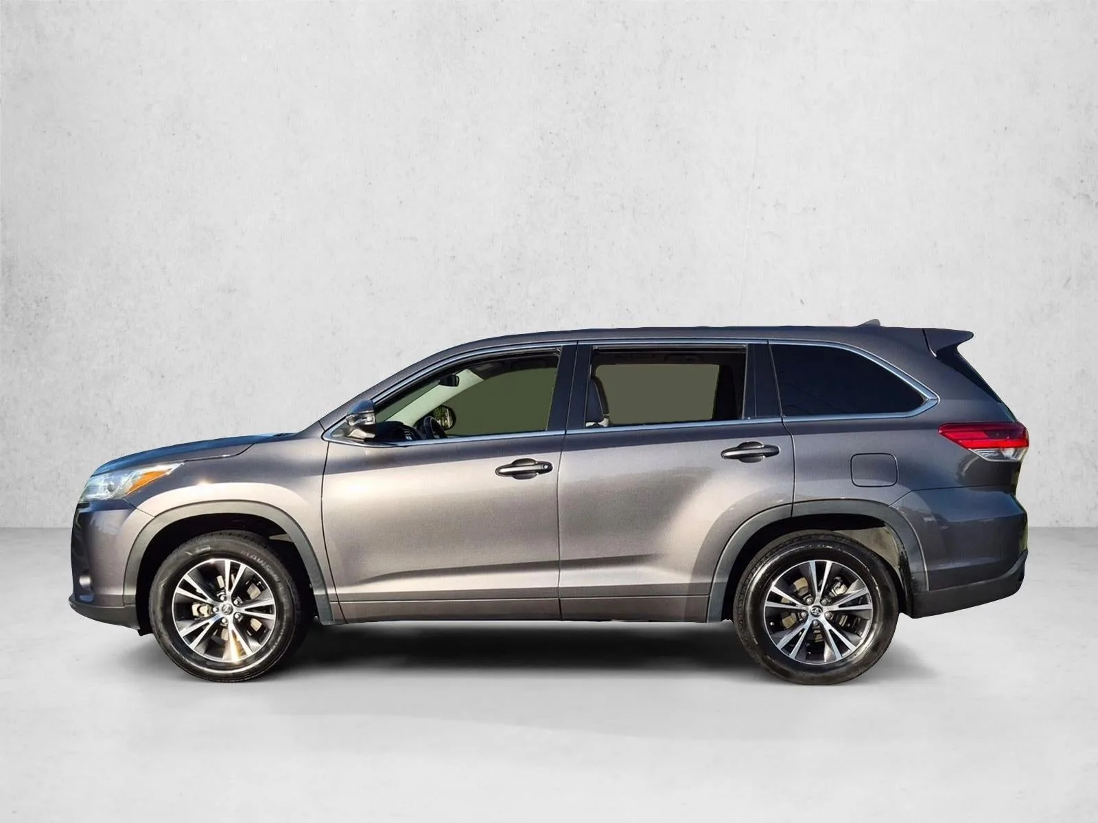 2018 Toyota Highlander LE Plus V6 FWD (SE) photo 9