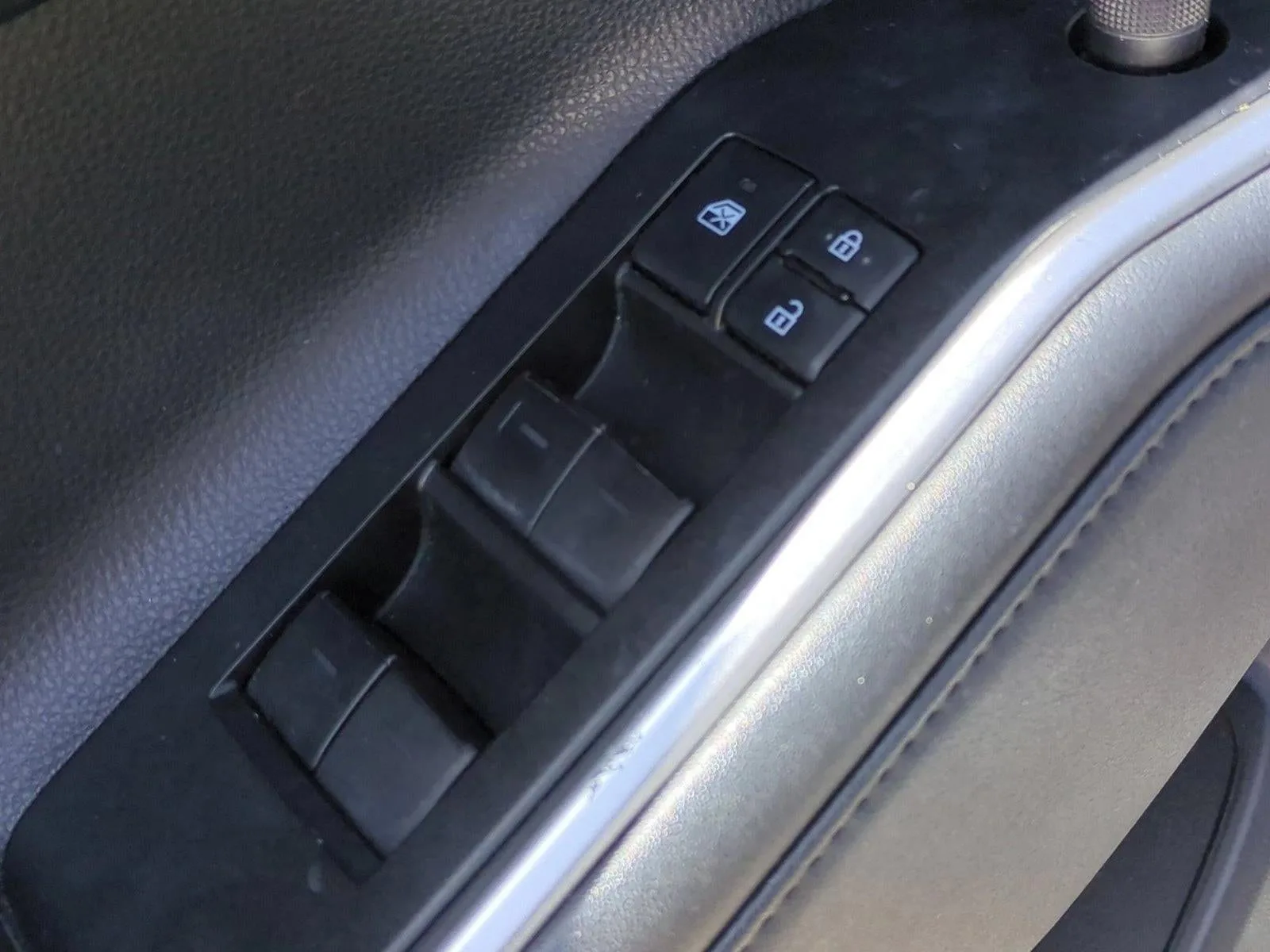 2022 Toyota Highlander L FWD (Natl) photo 12