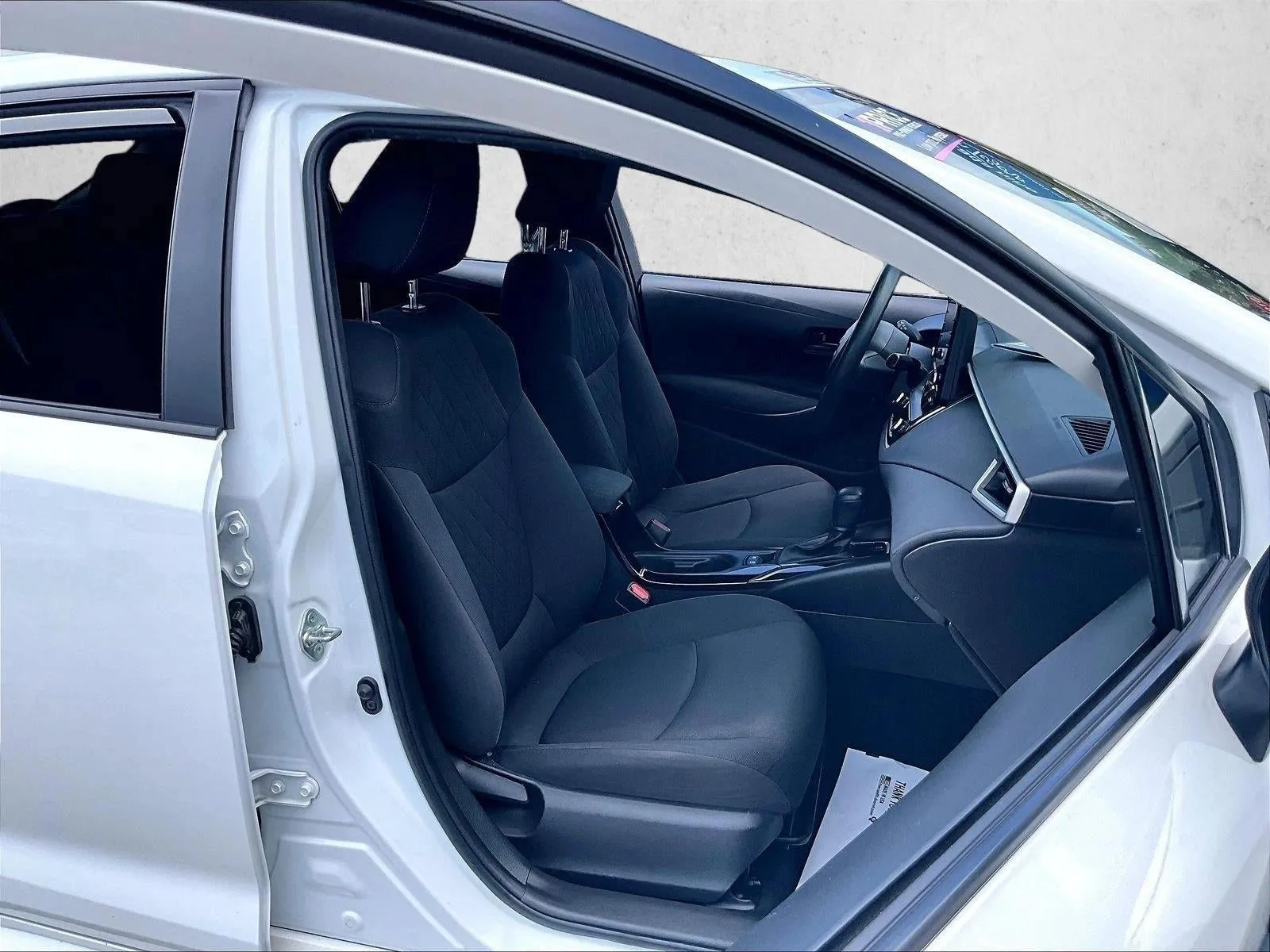 2022 Toyota Corolla LE photo 9