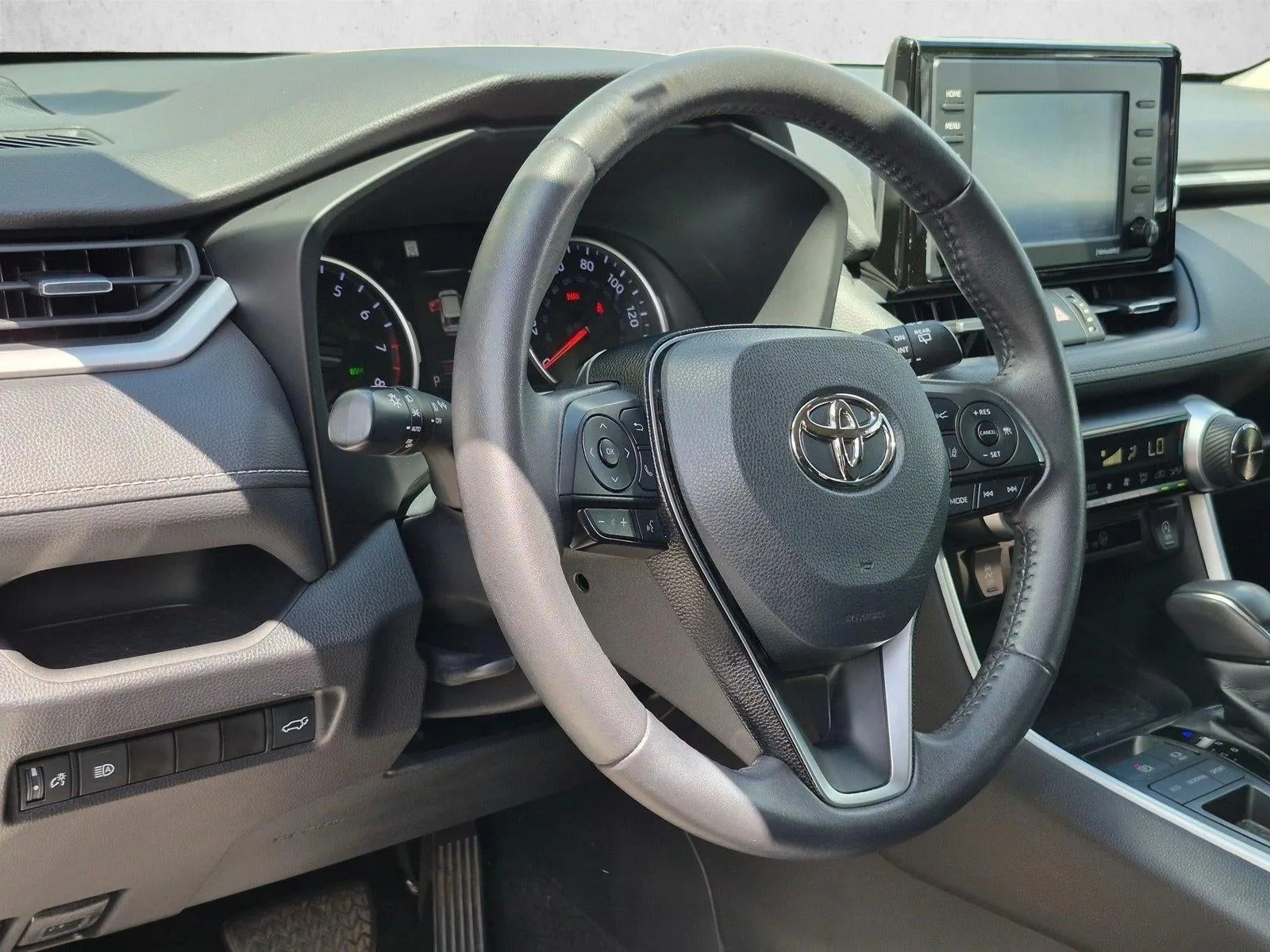 2021 Toyota RAV4 XLE Premium FWD (Natl) photo 3