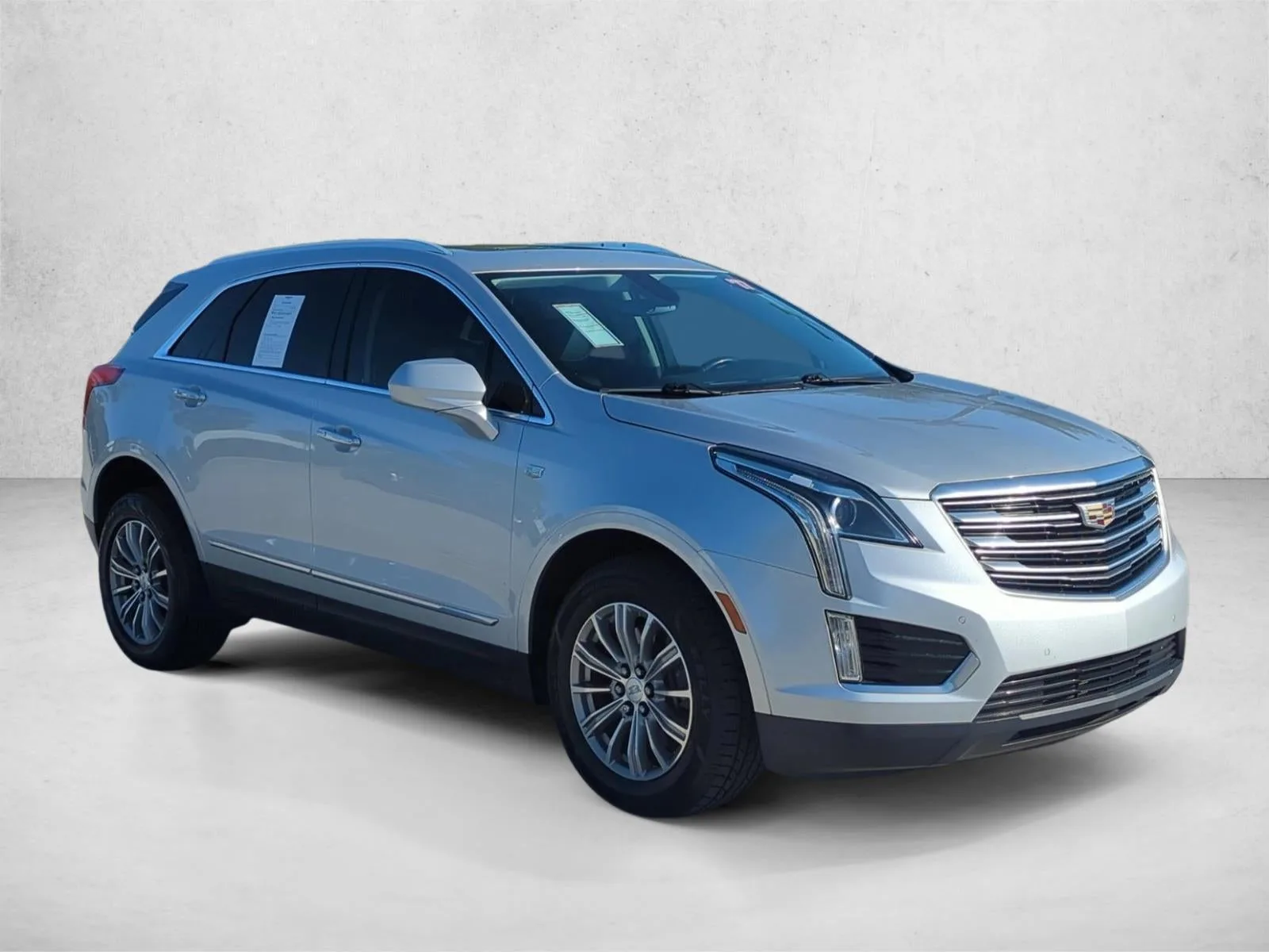 2017 Cadillac XT5 FWD 4dr Luxury photo 3