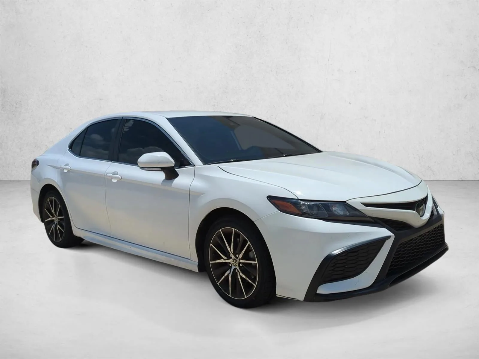 2023 Toyota Camry SE Auto (SE) photo 3