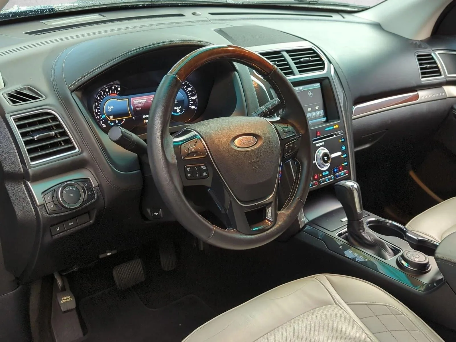 2016 Ford Explorer 4WD 4dr Platinum photo 9