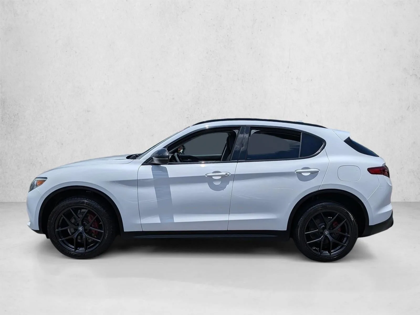 2020 Alfa Romeo Stelvio RWD photo 8