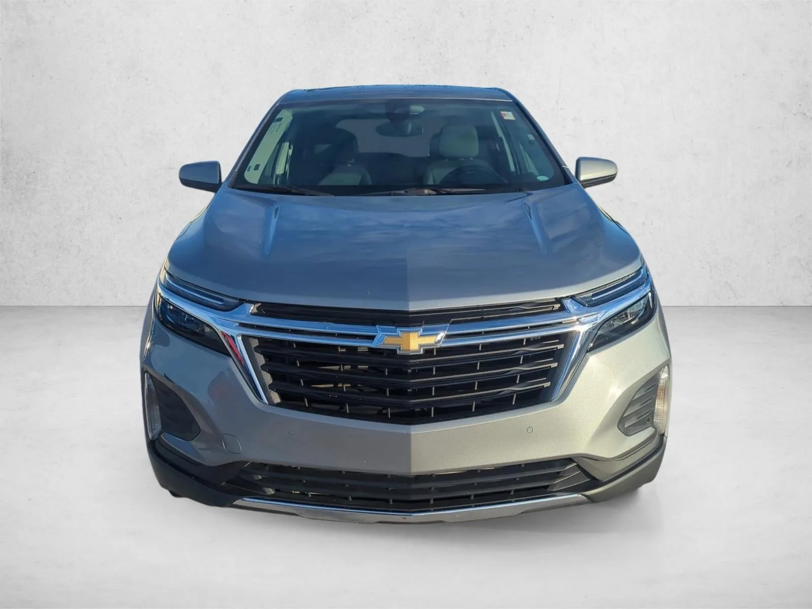 2024 Chevrolet Equinox FWD LT photo 2