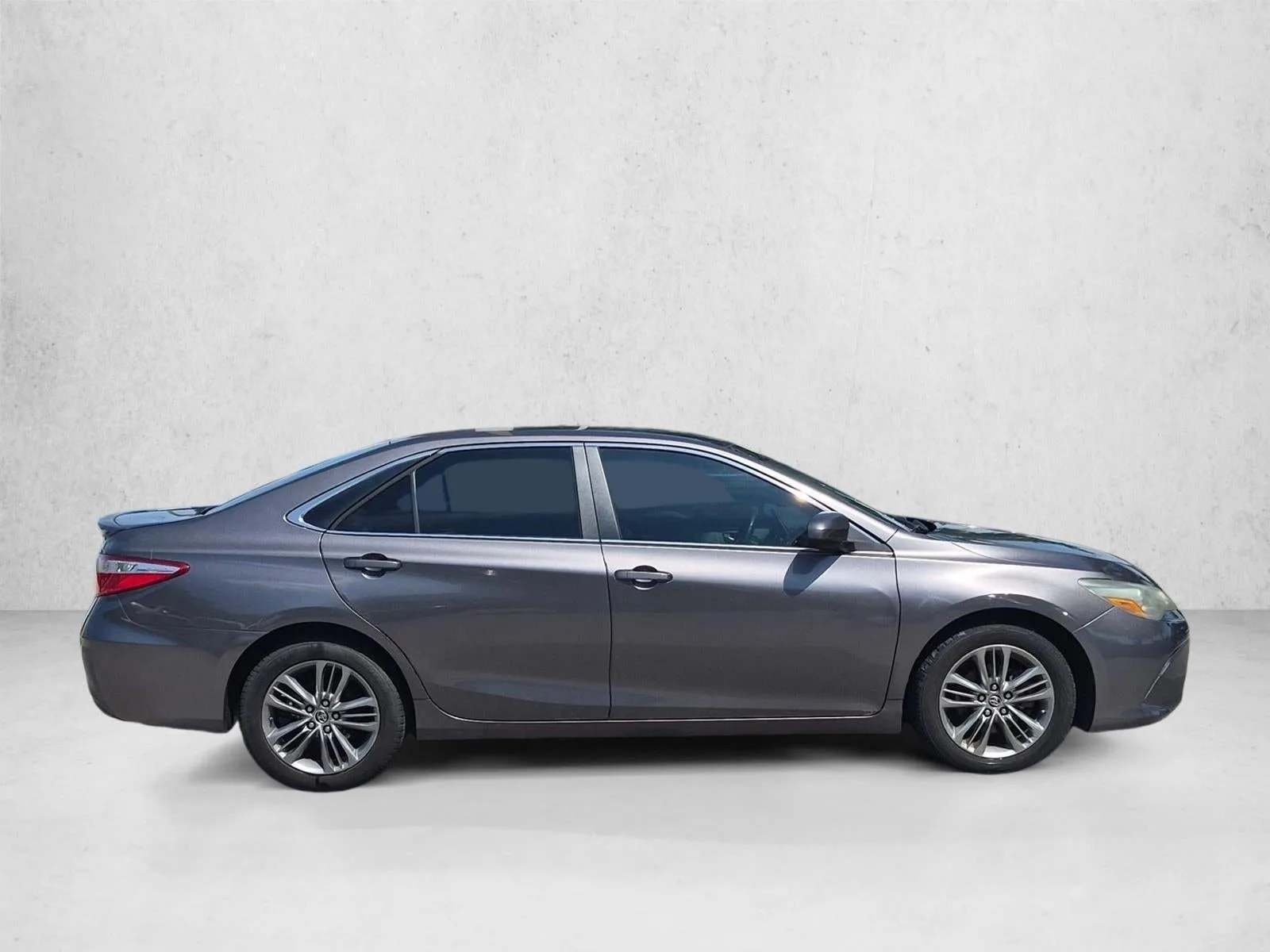 2015 Toyota Camry 4dr Sdn I4 Auto SE (SE) photo 4