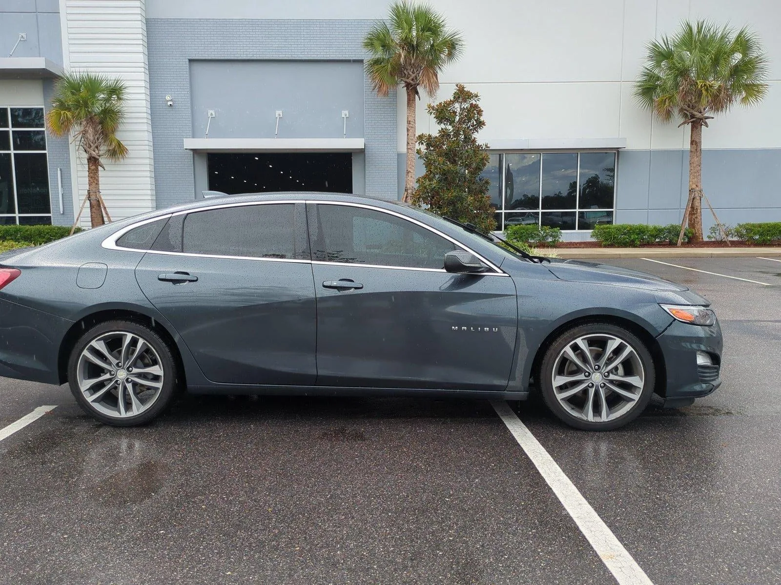 2021 Chevrolet Malibu LT photo 4