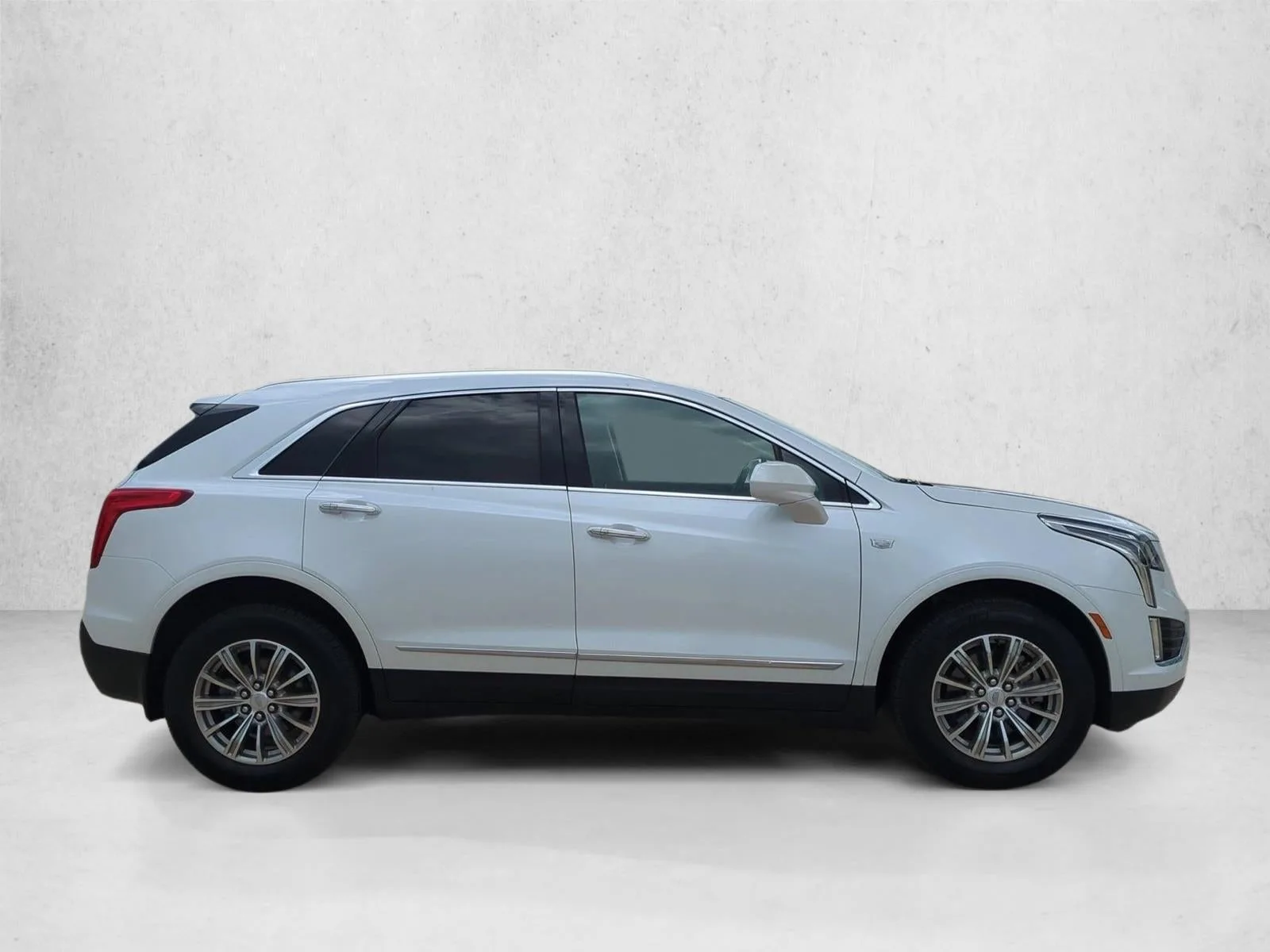 2019 Cadillac XT5 FWD 4dr Luxury photo 3